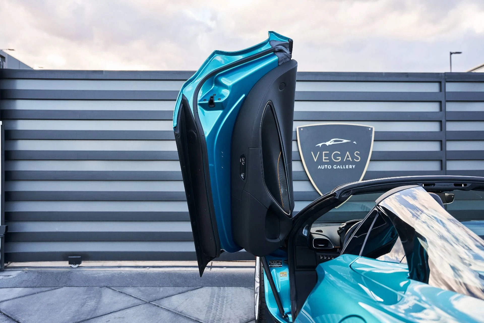 mph027_718192335_Used_2025_Mc_Laren_Artura_1771382307_be429899bb