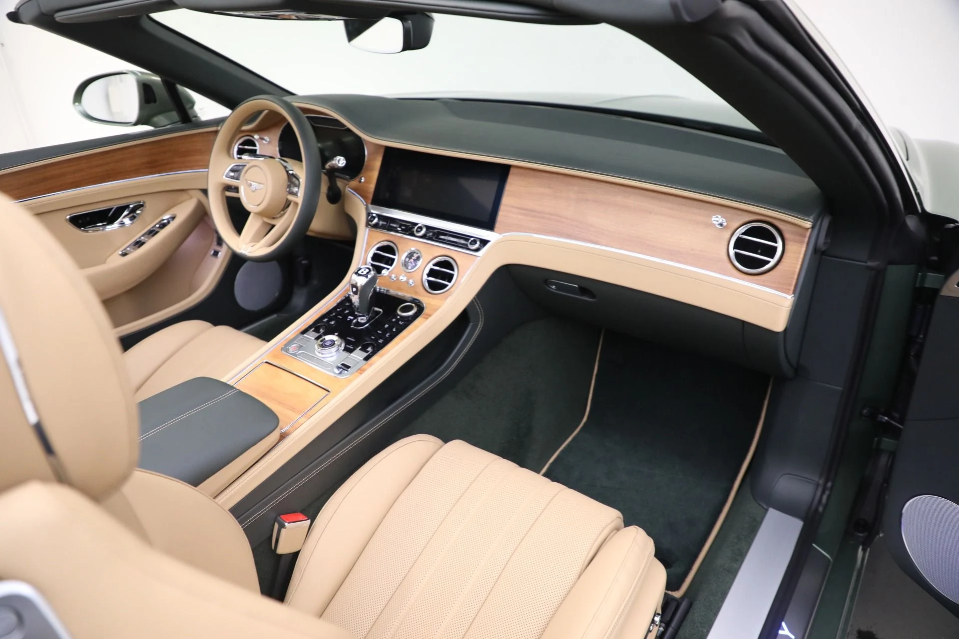 mph027_722540237_New_2024_Bentley_Continental_GTC_V8_0e581a899e