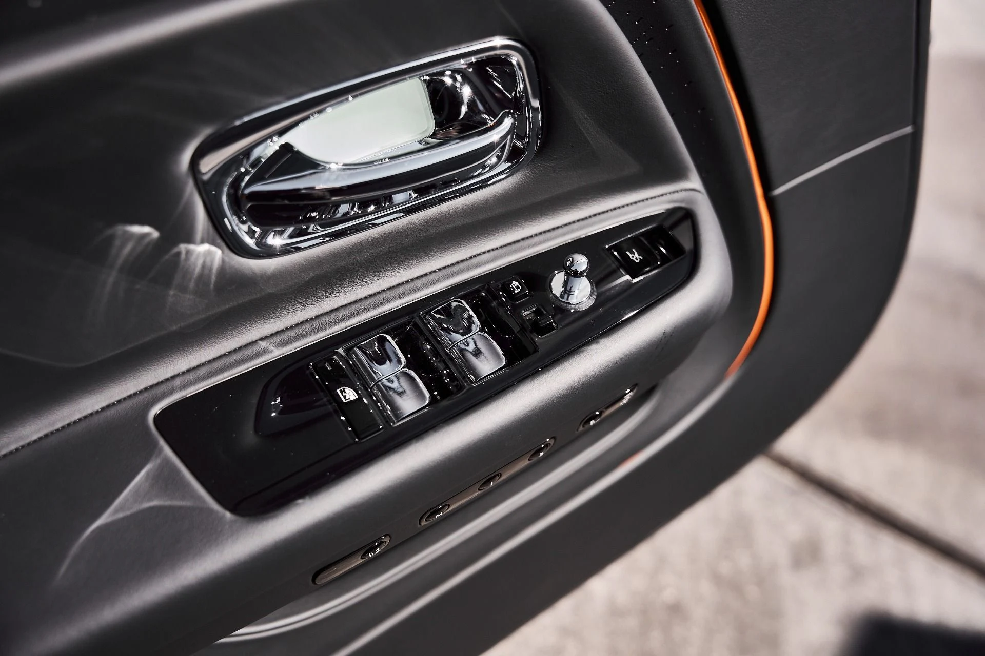 mph027_730831470_Used_2025_Rolls_Royce_Spectre_Base_1775246514_d3ebe20c3f