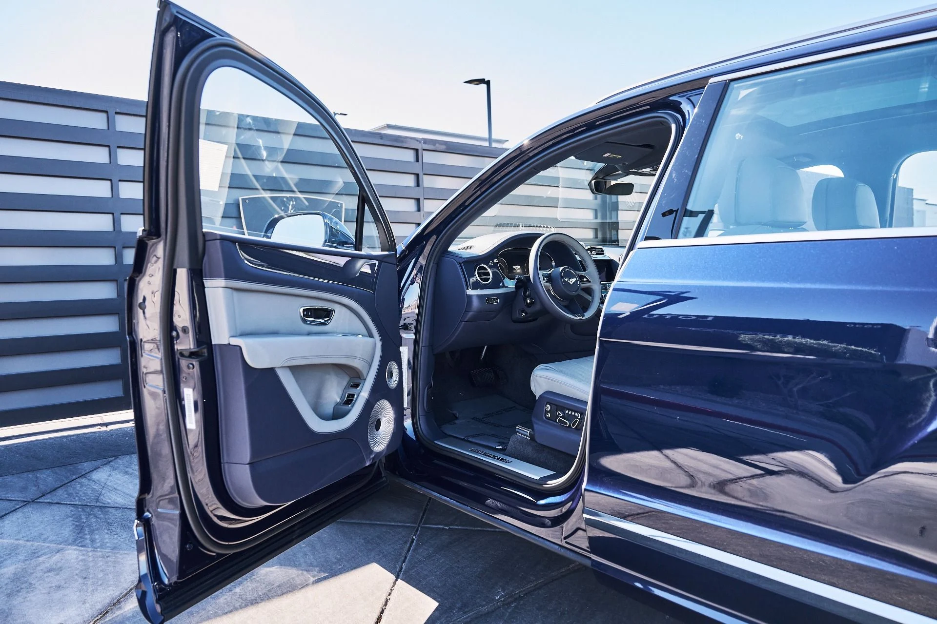 mph027_753961876_Used_2025_Bentley_Bentayga_EWB_1780709388_408a5ed357