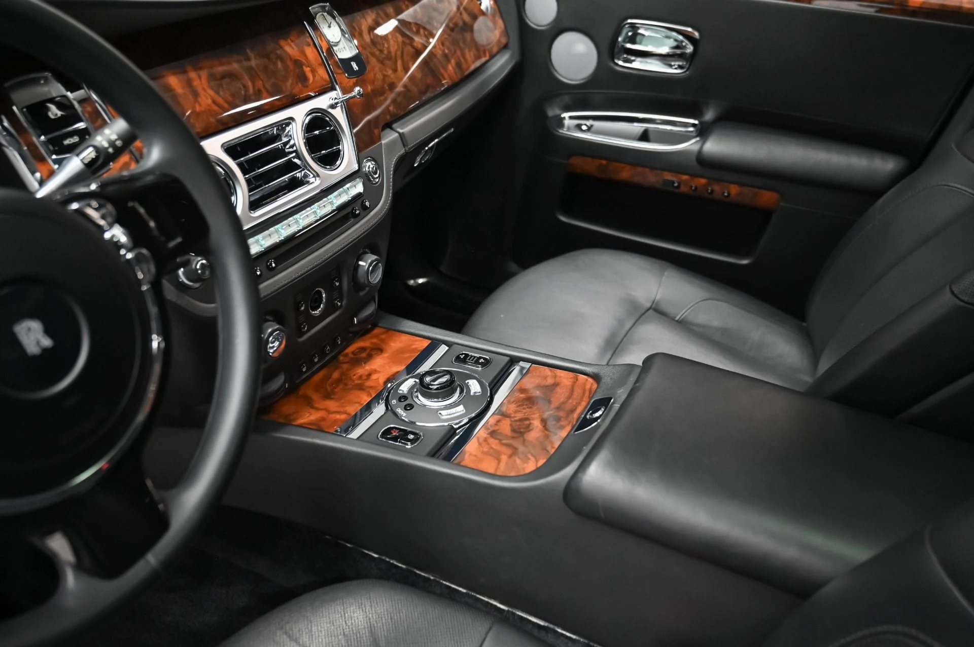 mph027_760968_Used_2012_Rolls_Royce_Ghost_1757528739_7d1e838d3b