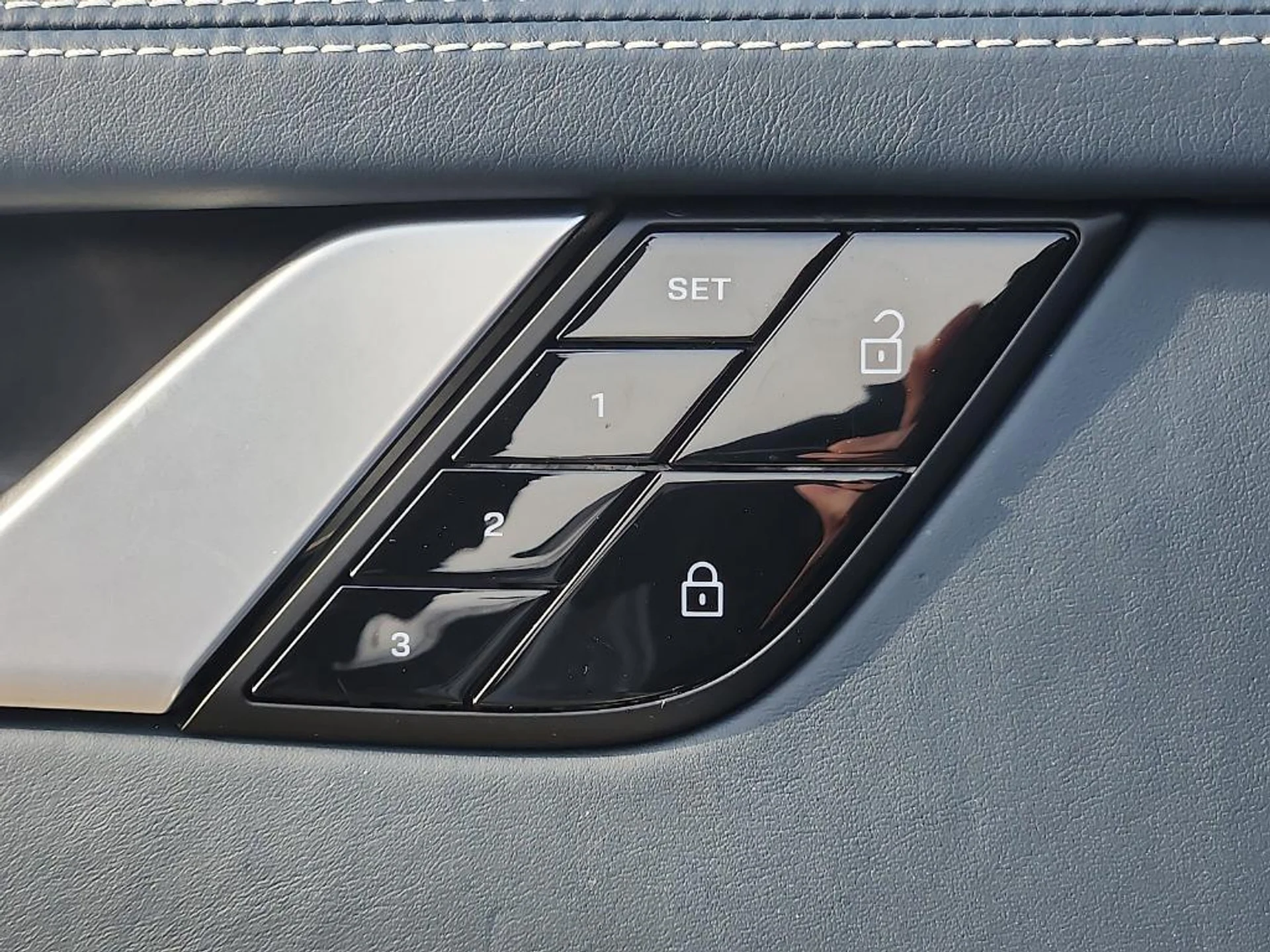 mph027_764039448_DH_Iam_Ea_Ekld_VAKVB_Obt_IT_k_E7_A_c25dc9aed9