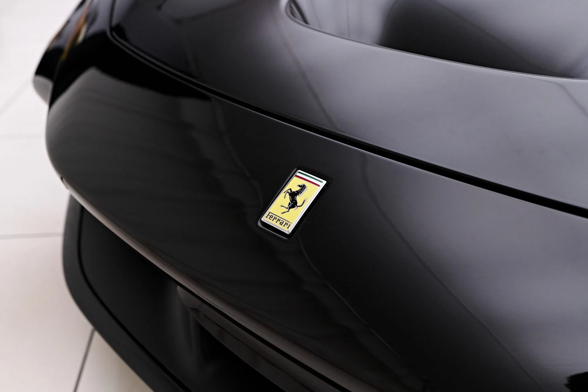 mph027_769451814_Used_2022_Ferrari_F8_Spider_Base_1757638628_5237fc3350