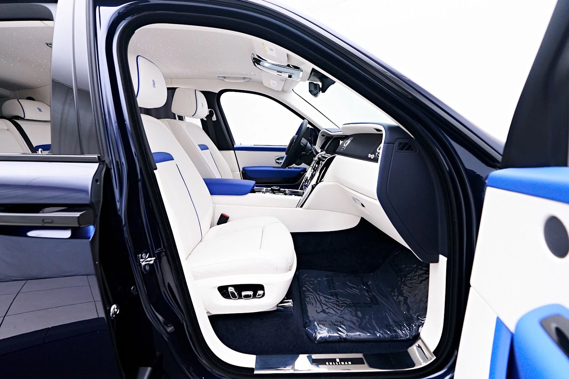 mph027_782608491_Used_2023_Rolls_Royce_Cullinan_Base_1745954360_86c1ccd4ad