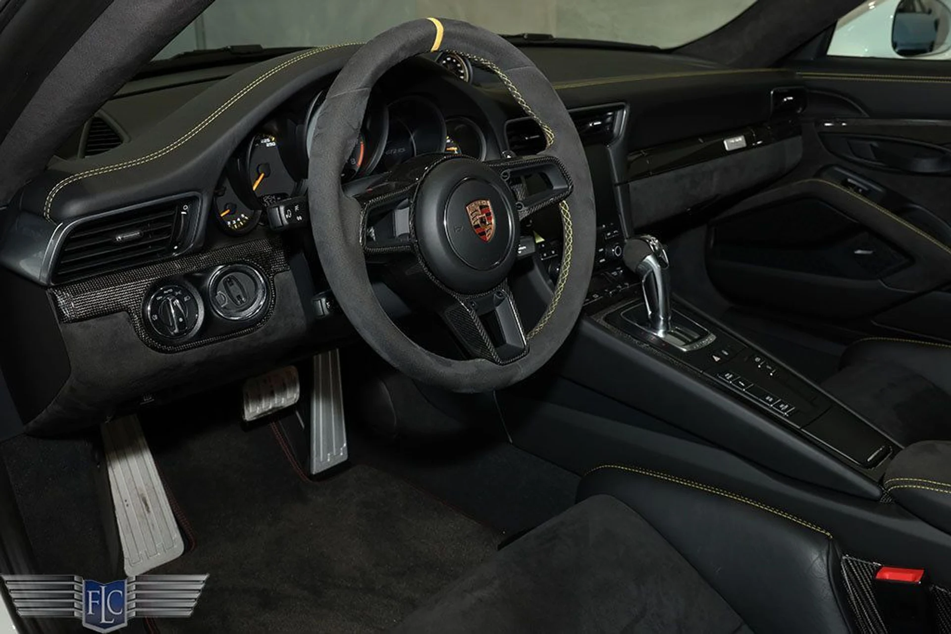 mph027_78677417_used_2018_porsche_911_gt2rs_9689_22985277_28_1024_5092ae7157