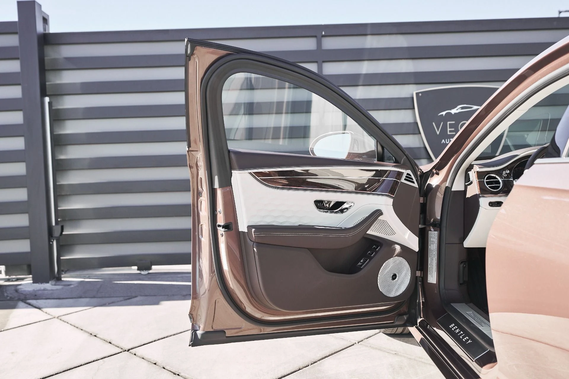 mph027_790894290_Used_2025_Bentley_Flying_Spur_Speed_1762569200_3490bc0008