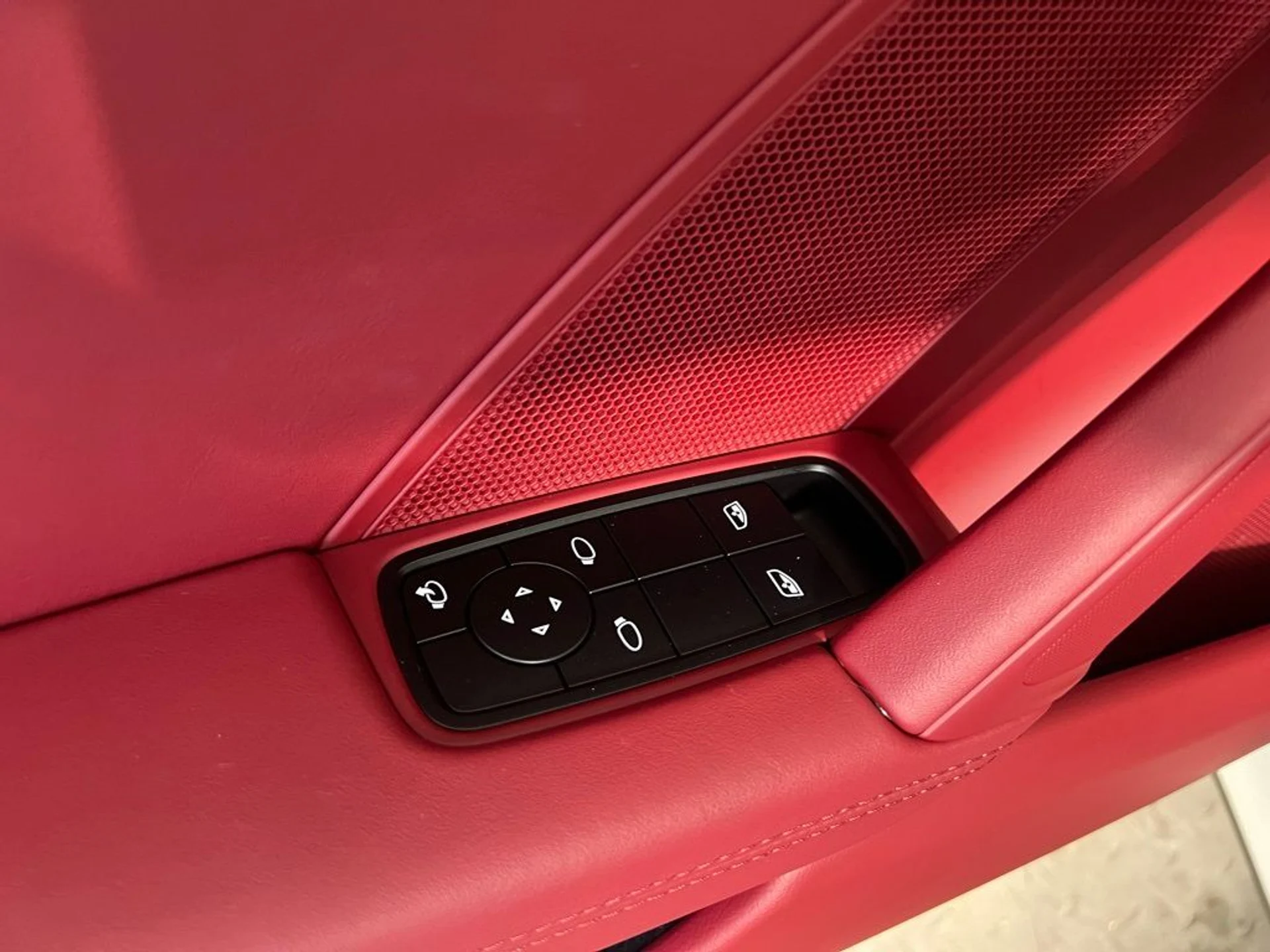 mph027_792889021_062fde68a8467e4f26058f7b57a93f17_bd4e837fb7