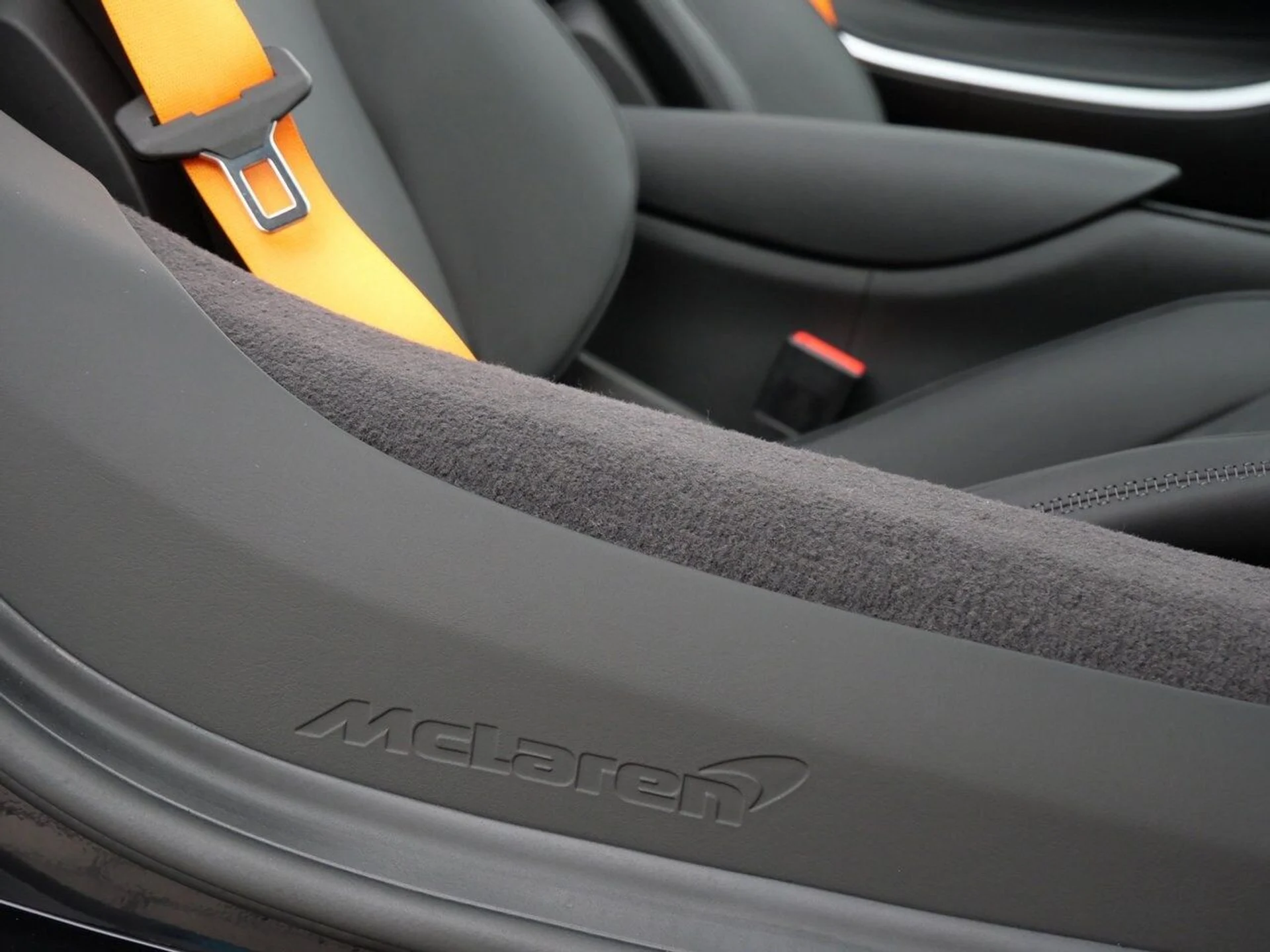 mph027_801648047_bfbcd3e444937cf1badfddeda180f78cx_60f9fc92cd