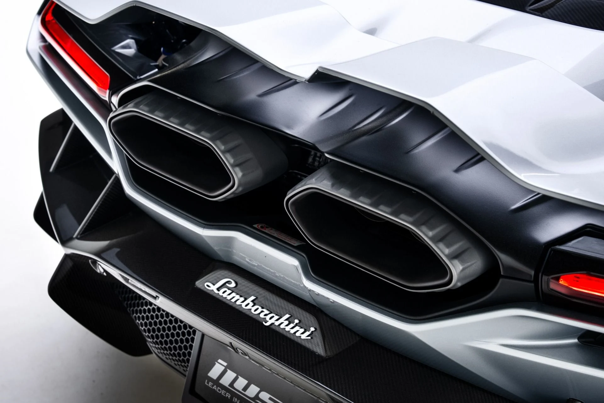 mph027_809134894_Used_2025_Lamborghini_Revuelto_1770663111_a044944ce9