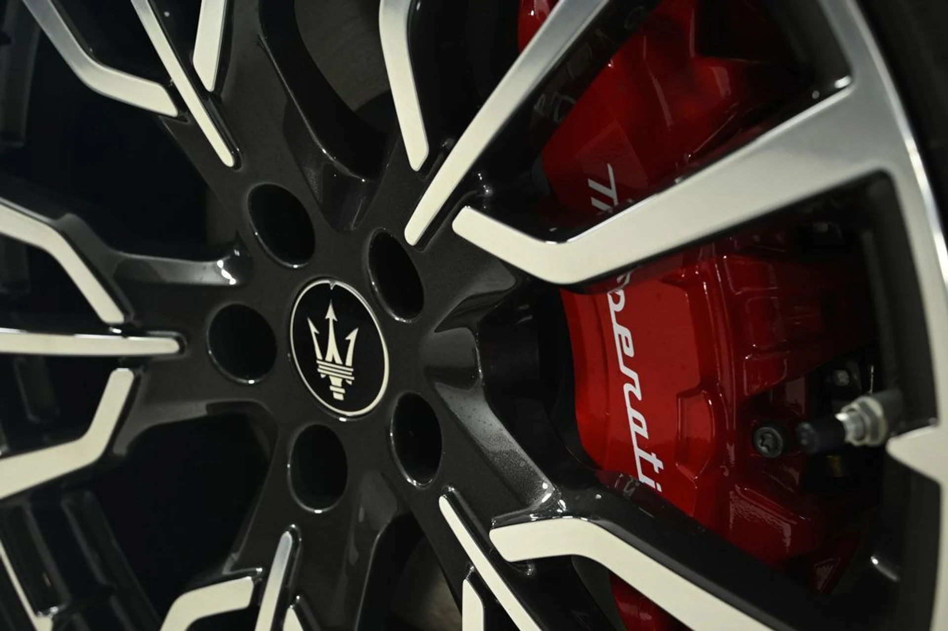 mph027_811399995_used_2025_maserati_grecale_base_11350_22975680_27_1024_725e8f814f