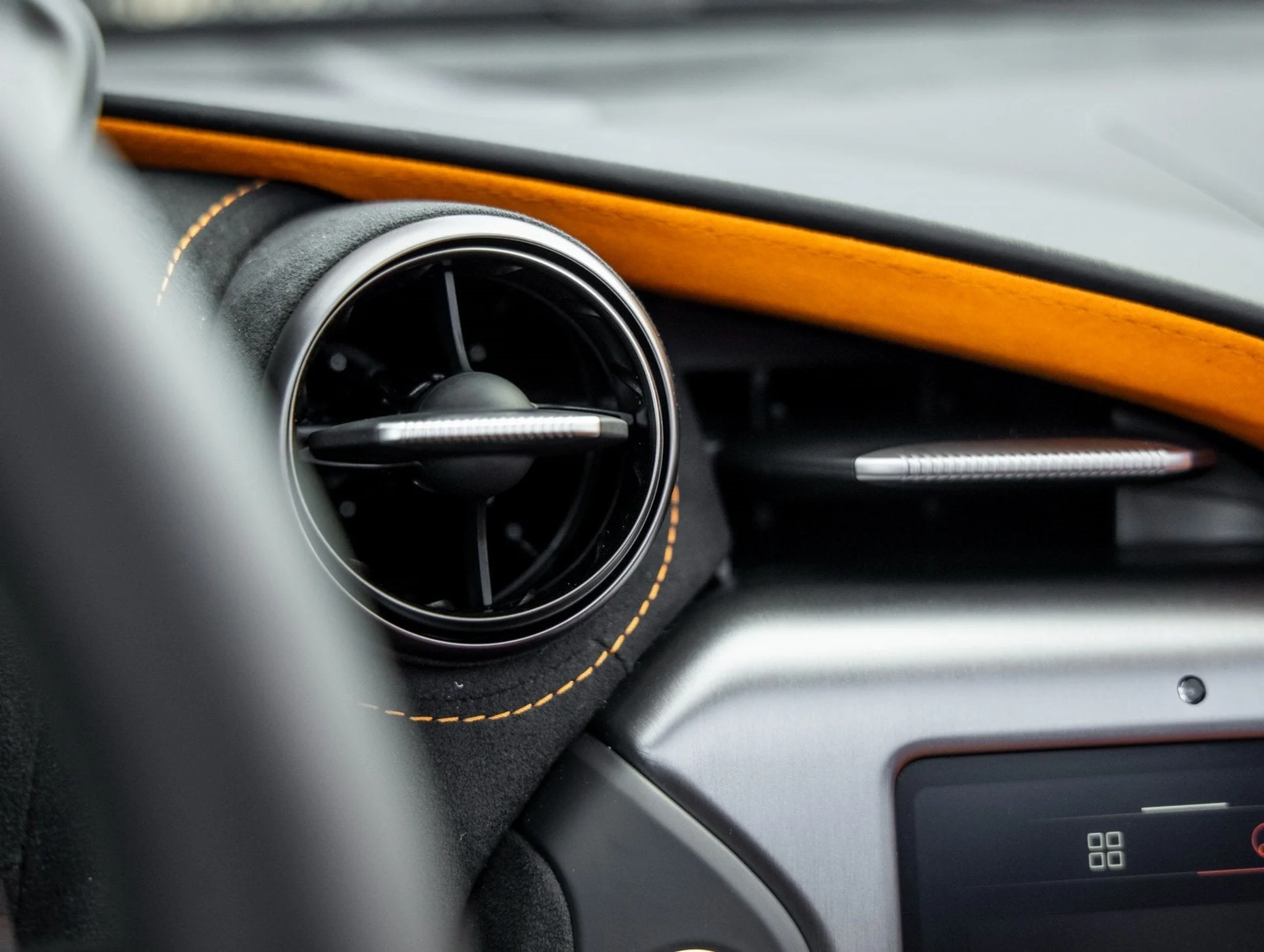 mph027_820199044_28_786261bdea