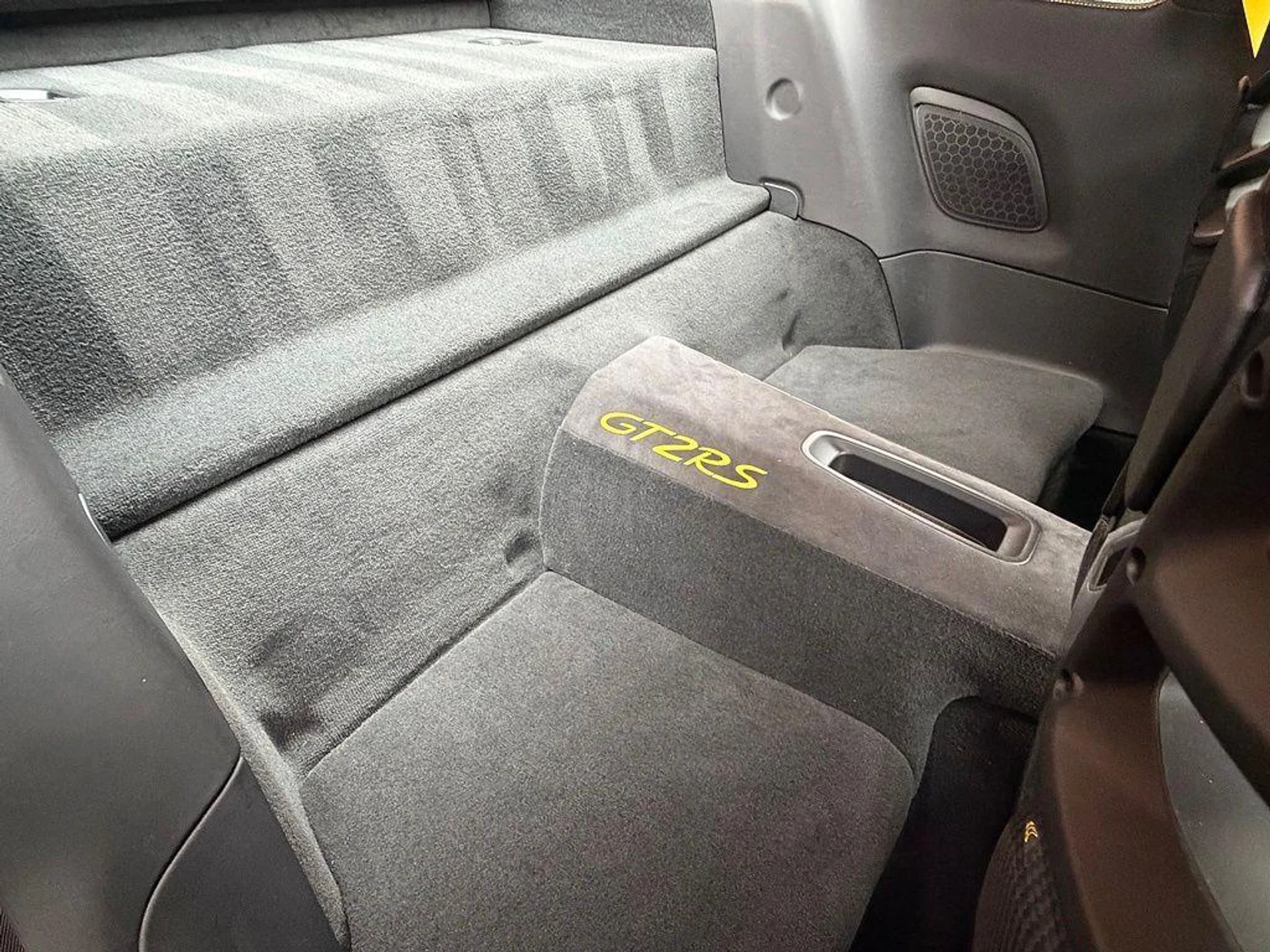 mph027_821164832_r7e_TWSY_Kzy_XJ_4_By4_1qib170wi_M_59d017f7ca