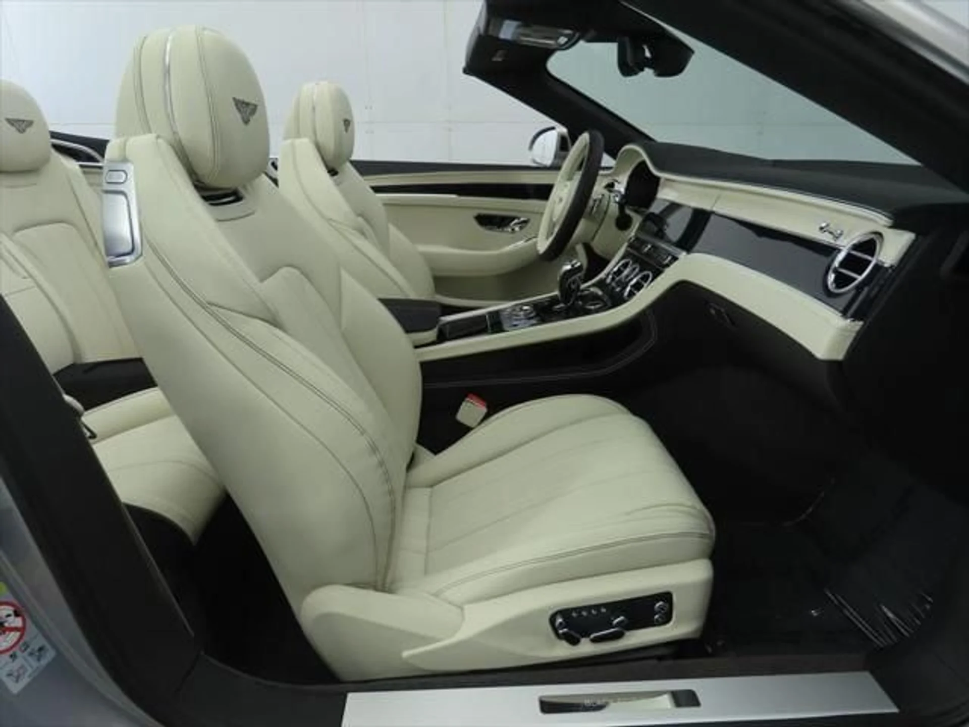 mph027_832435143_used_2025_bentley_continental_gtblackeditionconvertible_8119_23011580_28_640_995f710751