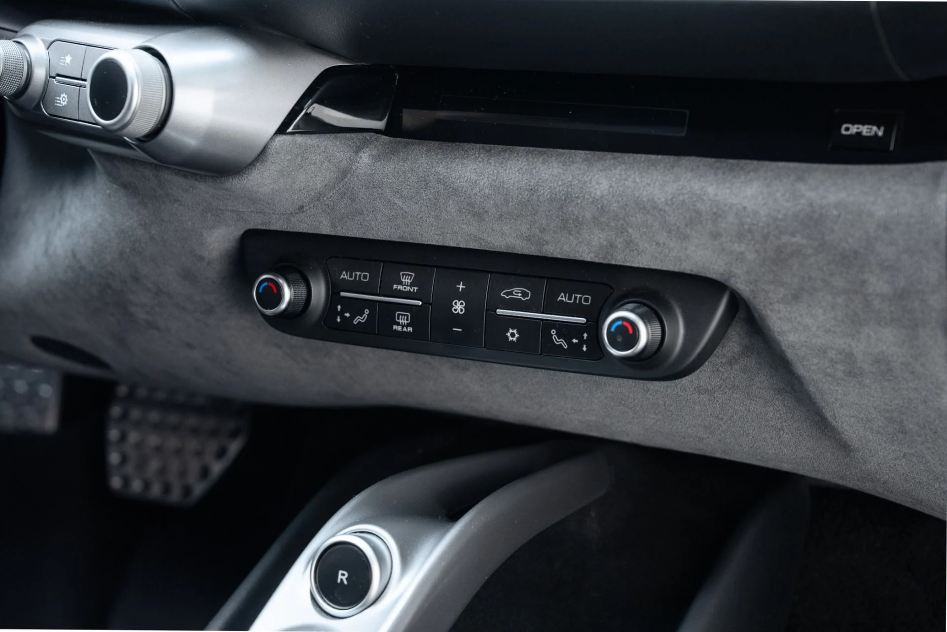 mph027_83504815_Used_2018_Ferrari_812_Superfast_1770943869_cf4dc9a3a0