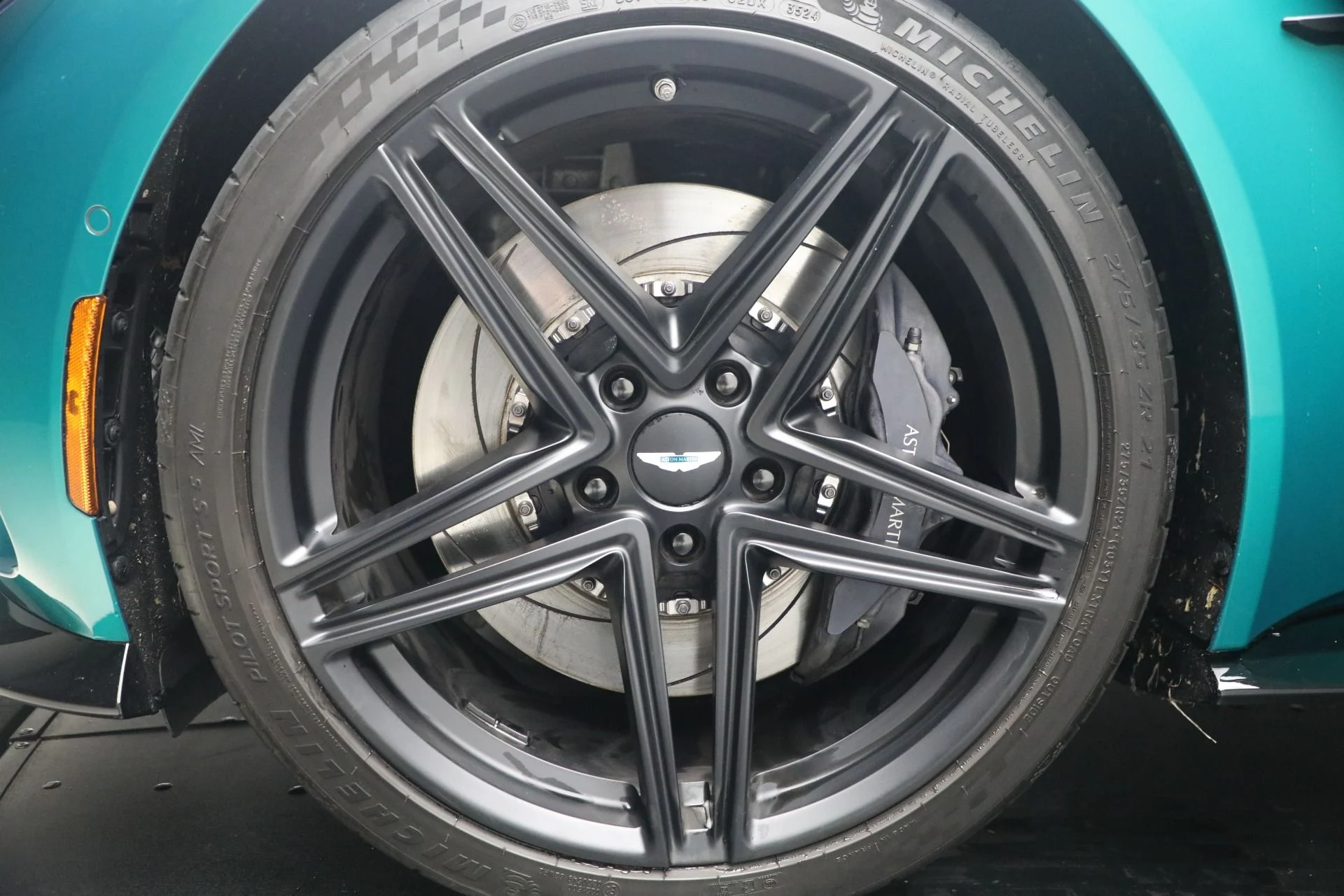 mph027_845486985_Used_2025_Aston_Martin_Vantage_1766592758_ed96bd1034