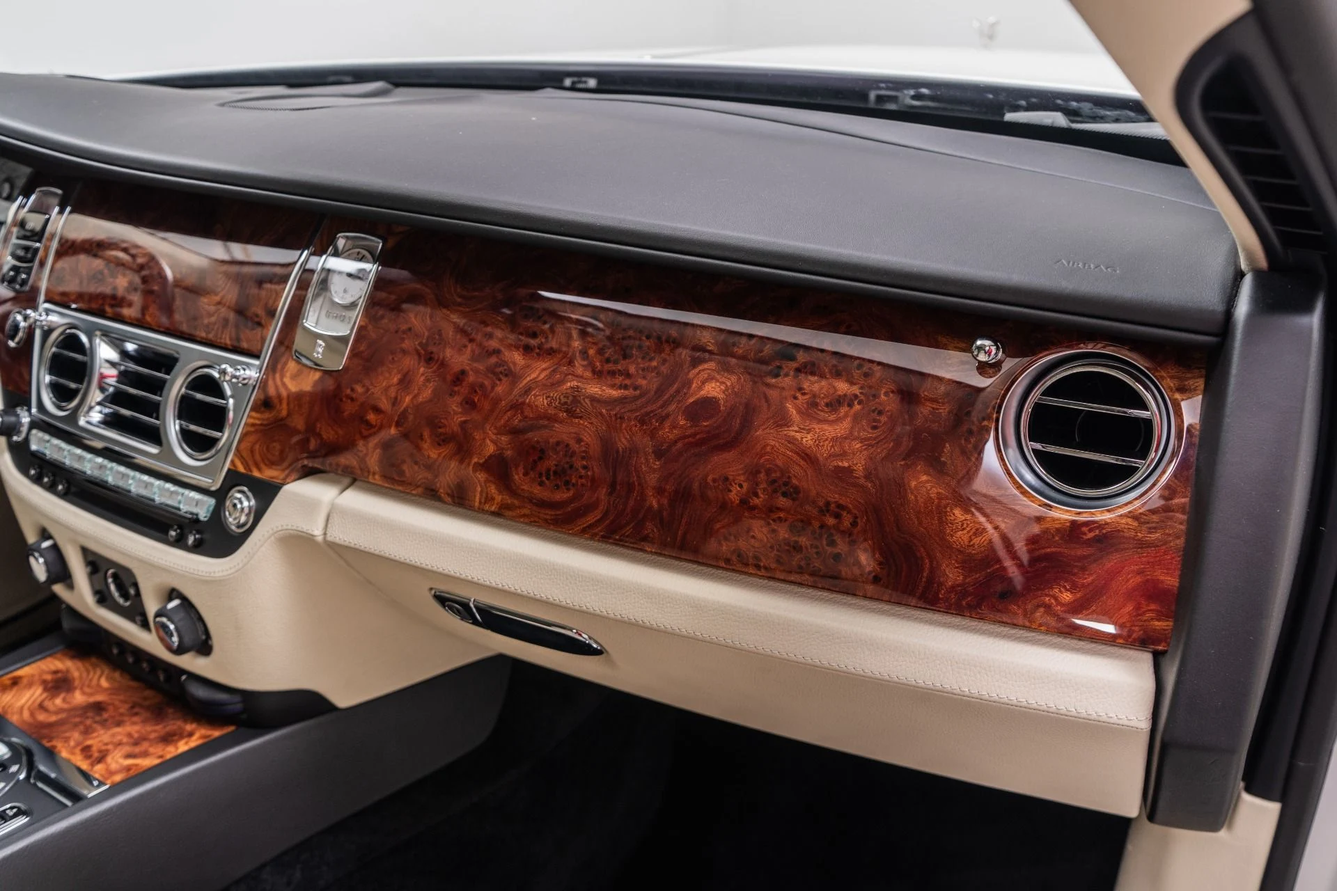 mph027_858241096_Used_2010_Rolls_Royce_Ghost_1777319383_6cc8928263