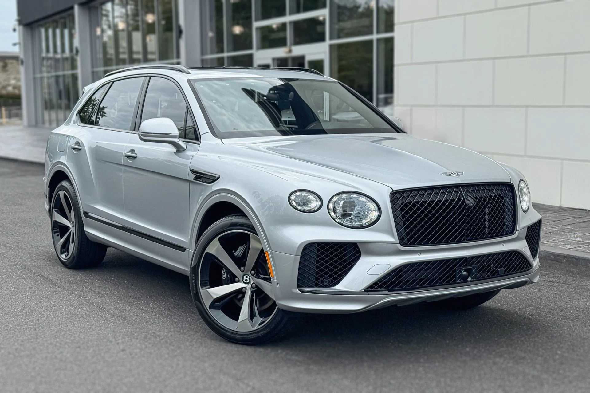 mph027_858980722_New_2025_Bentley_Bentayga_V8_1757940189_e51390d3b4
