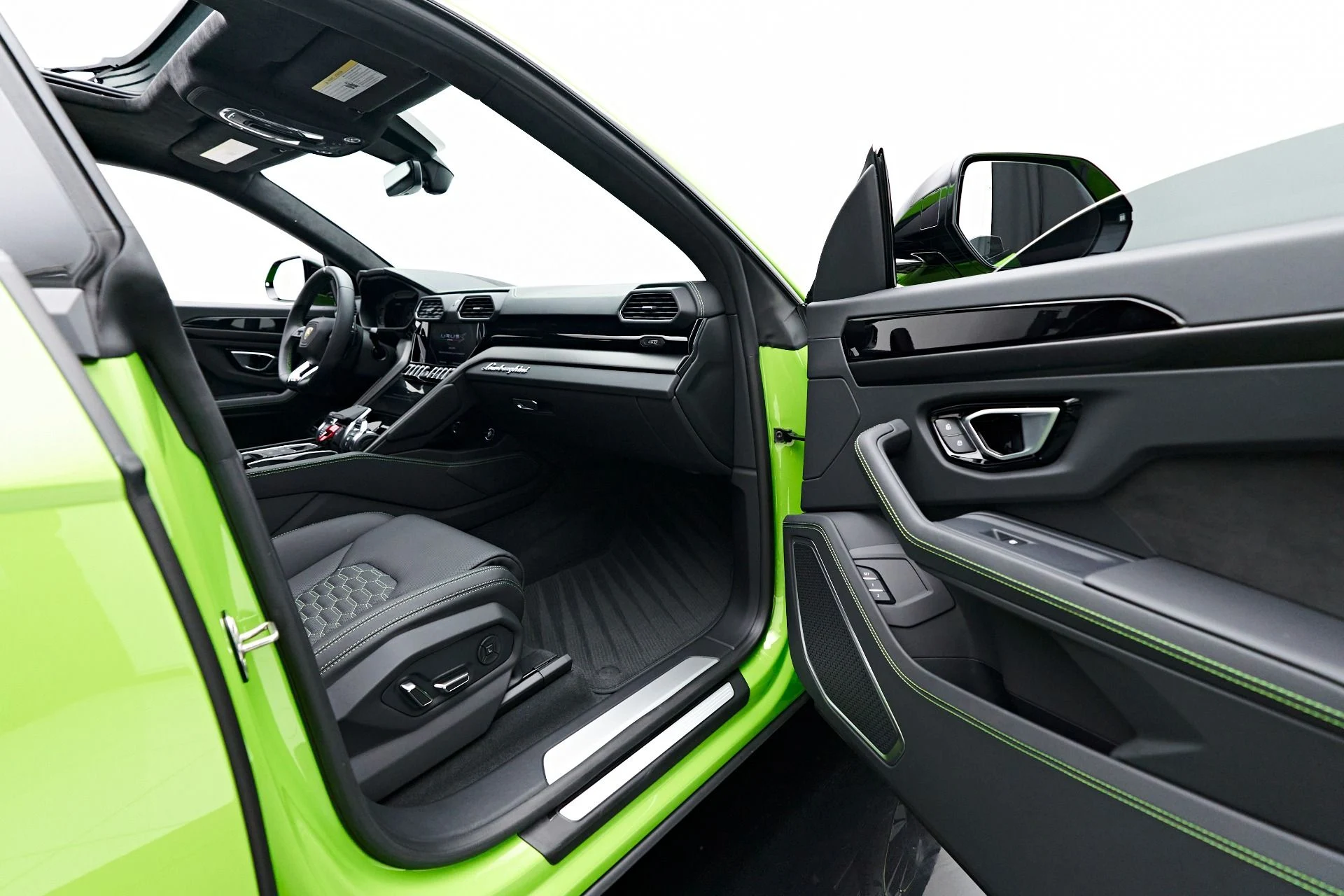 mph027_86026333_Used_2023_Lamborghini_Urus_S_1692657144_b6e2046472