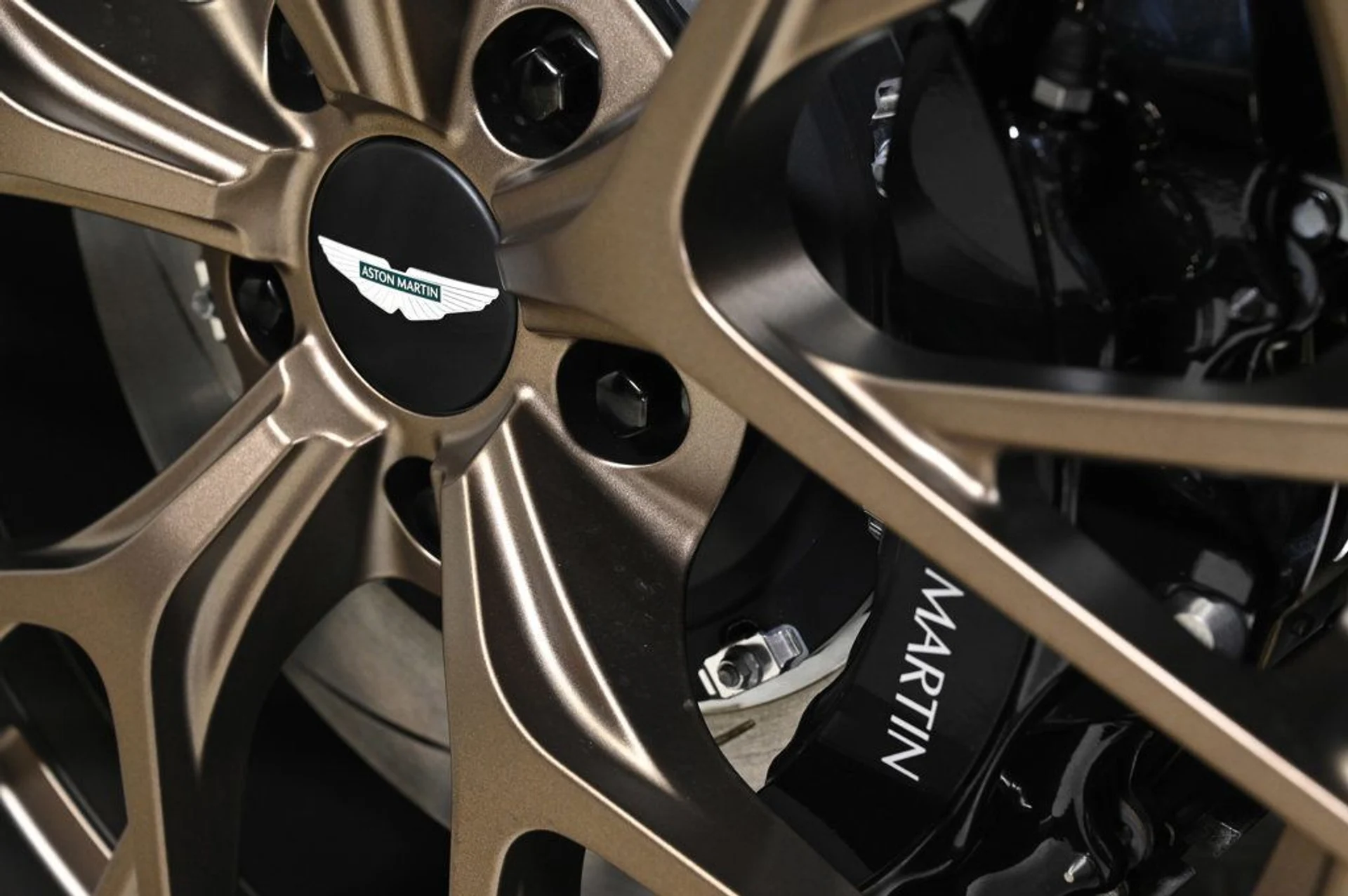 mph027_879325134_new_2026_aston_martin_db12_volante_11350_23005551_27_1024_6a00fc4f47