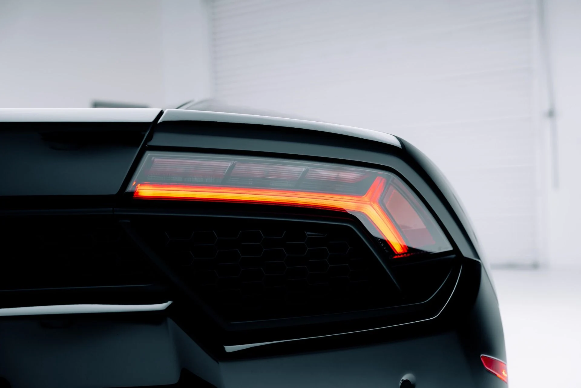 mph027_893425573_Used_2019_Lamborghini_Huracan_LP_580_2_Spyder_1763507934_3fb1a439f1