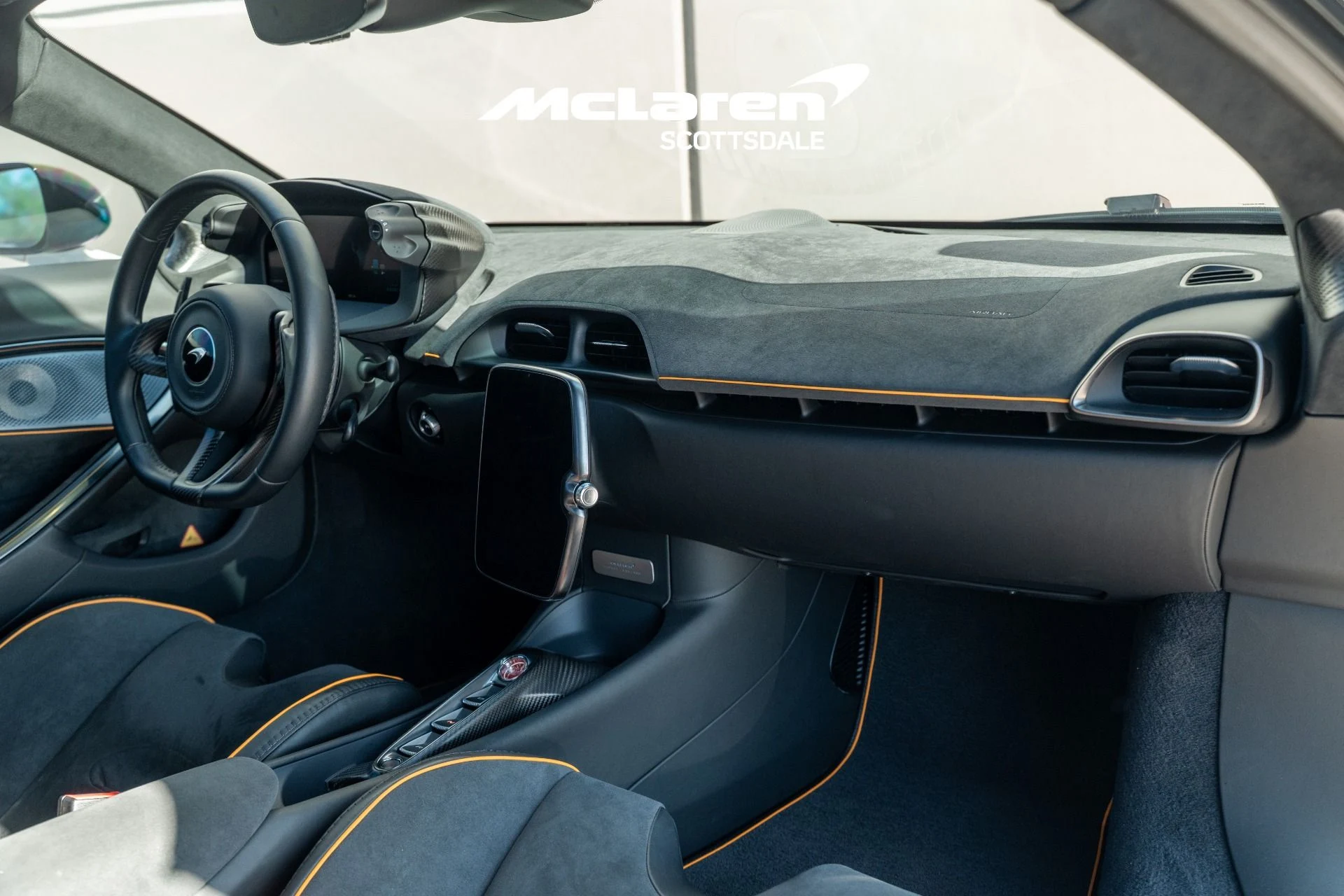 mph027_898588005_Used_2023_MCLAREN_ARTURA_1758922926_b870fe4aa7