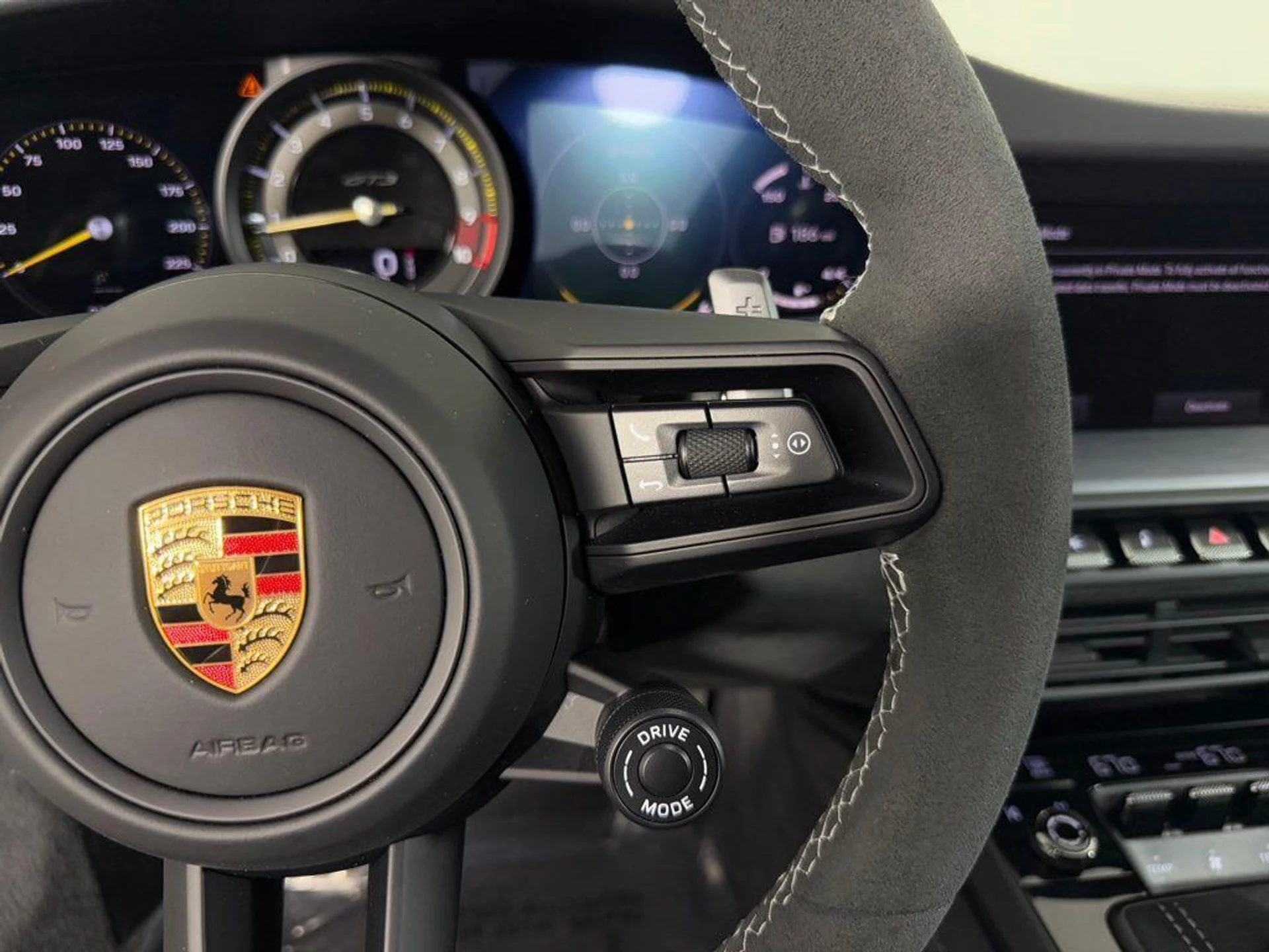 mph027_903285124_L2_Yz3_L_Yg_LXB_7_Fd_Ni4_Auf_TI_Wo_Vh_E_7a24f476c8