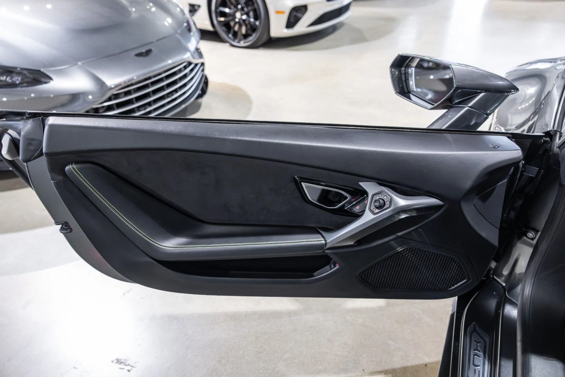 mph027_904618971_8g_077407908c