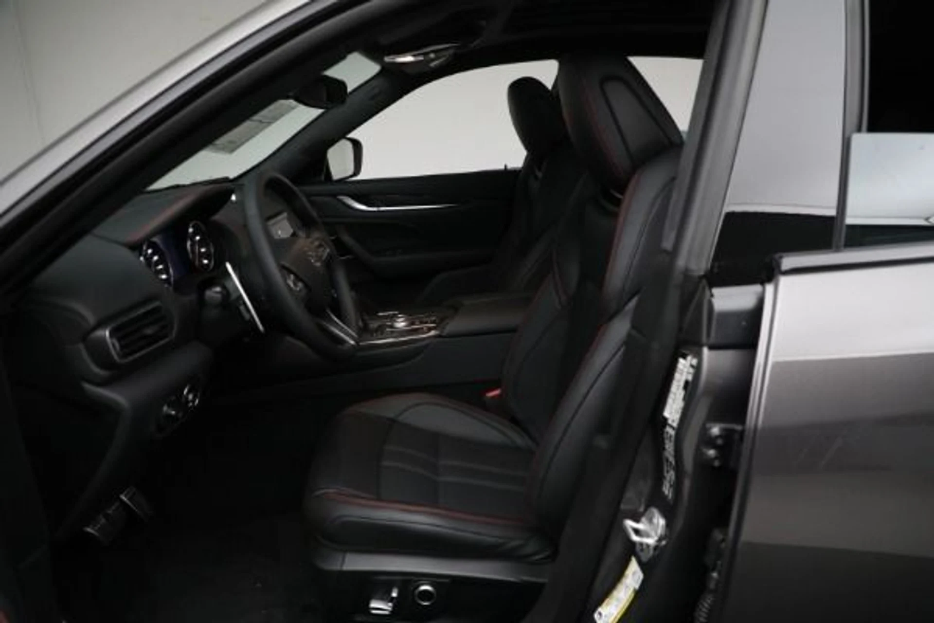 mph027_905639889_New_2024_Maserati_Levante_Modena_Ultima_861b82e9a4