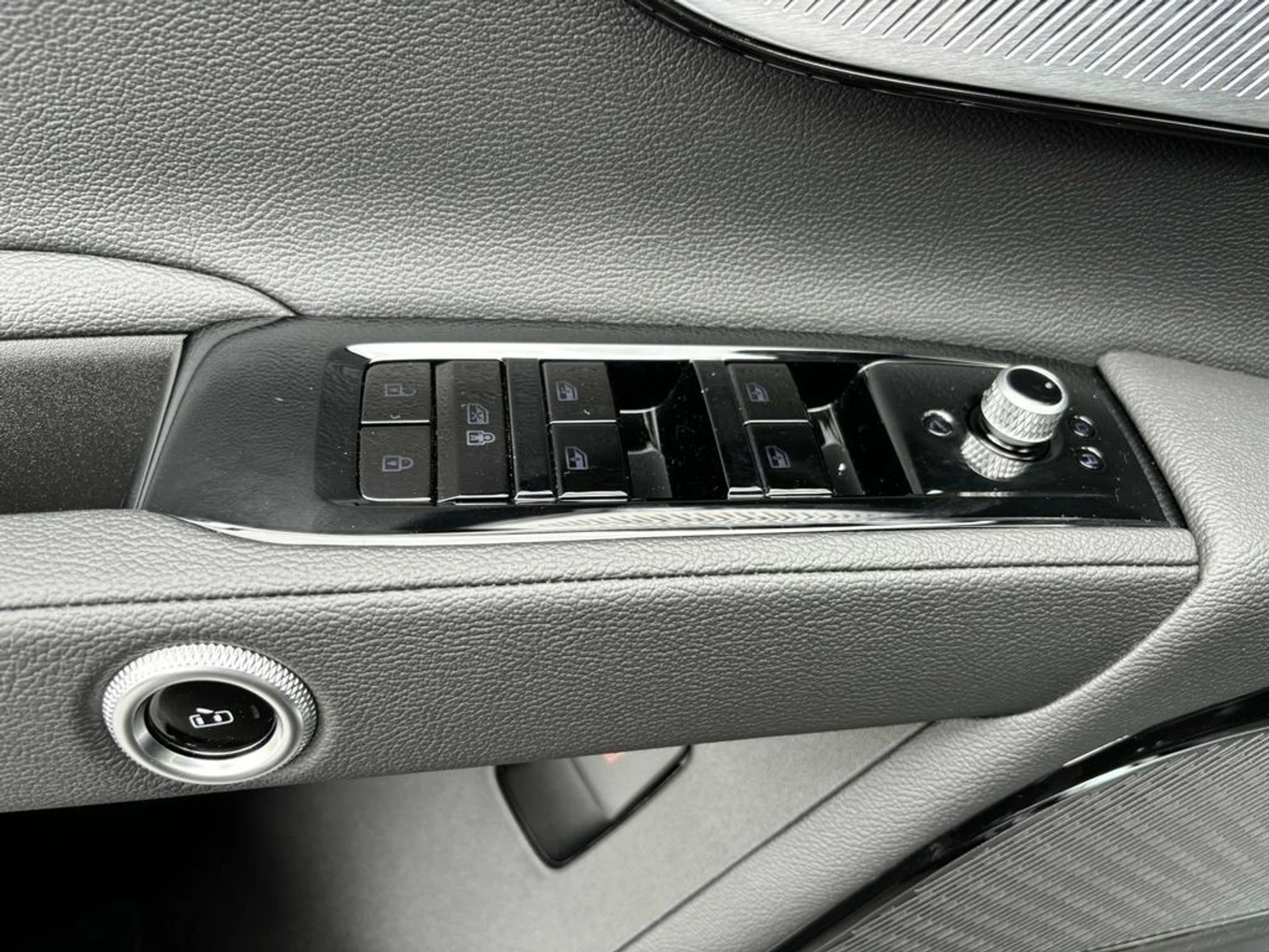 mph027_914667629_fee07b93ced5c95d0346ea35617f8d73x_9cd1c0d538