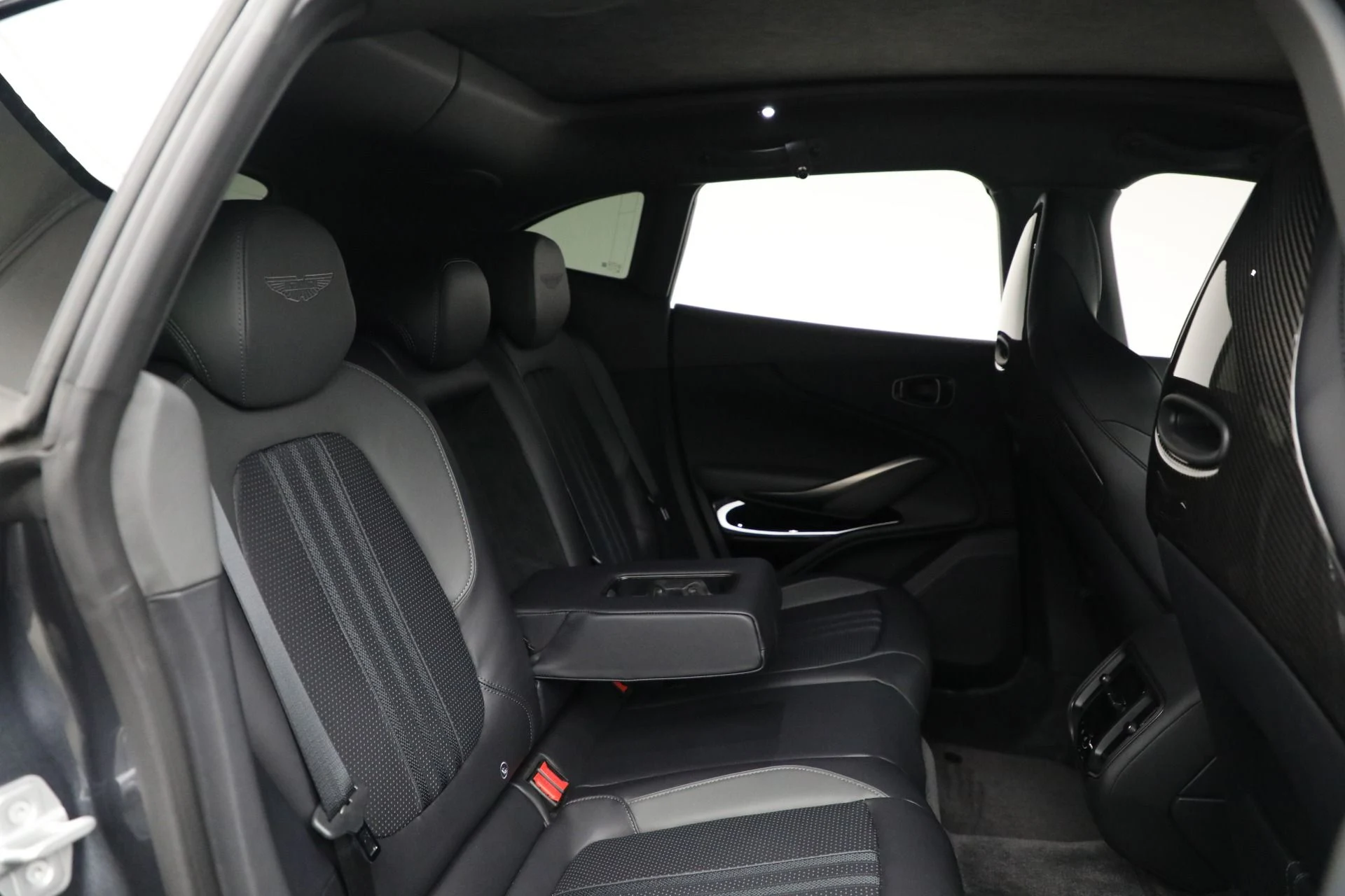 mph027_927510210_New_2025_Aston_Martin_DBX_707_d011fb1842