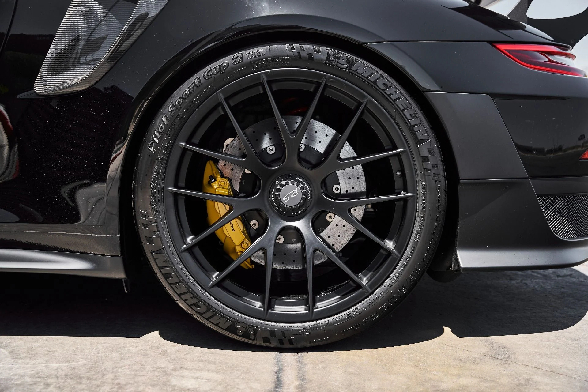 mph027_931046854_Used_2018_Porsche_911_GT_2_RS_1778880915_9bb71b7c0d