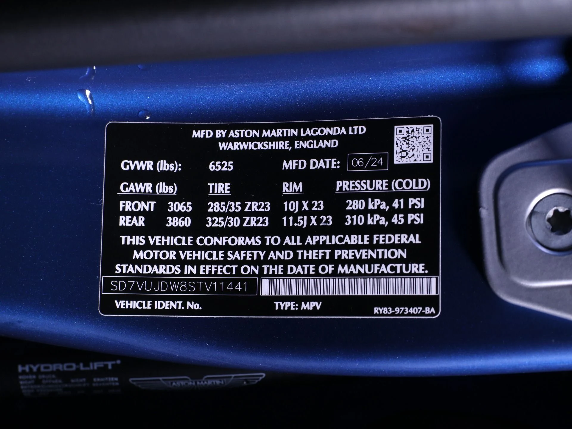 mph027_934034813_Used_2025_Aston_Martin_DBX_707_1758482784_5eb7a2103c