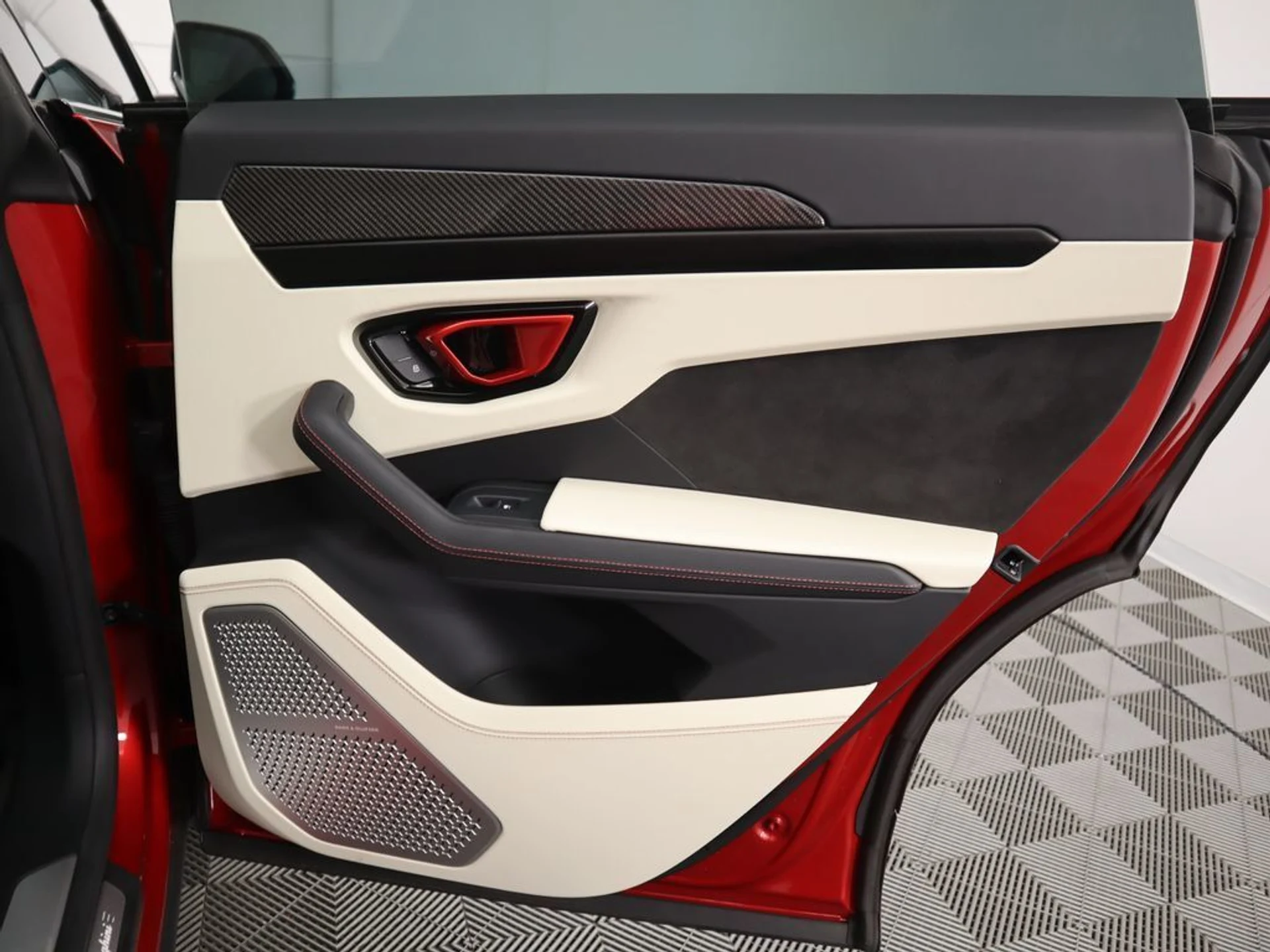 mph027_934041403_used_2024_lamborghini_urus_sawd_8119_22965395_28_1024_7000d20b7b