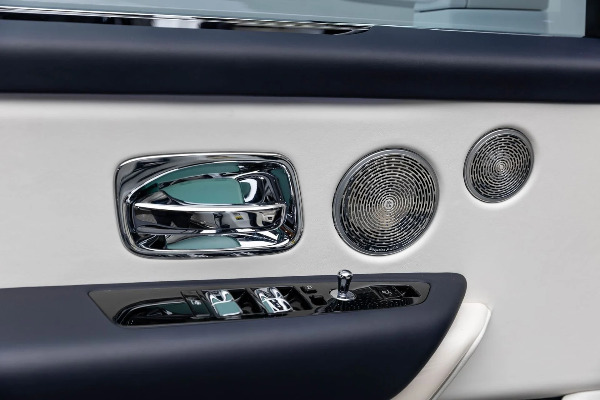 mph027_943315061_28_43aba9e51d