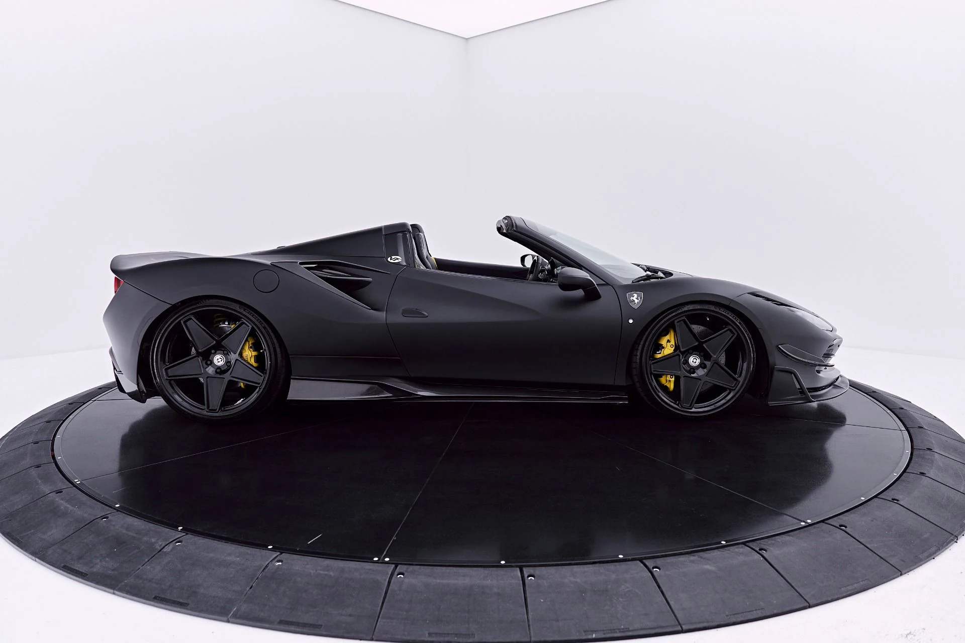 mph027_949444185_Used_2023_Ferrari_F8_Spider_Base_1783649109_4f7af75770