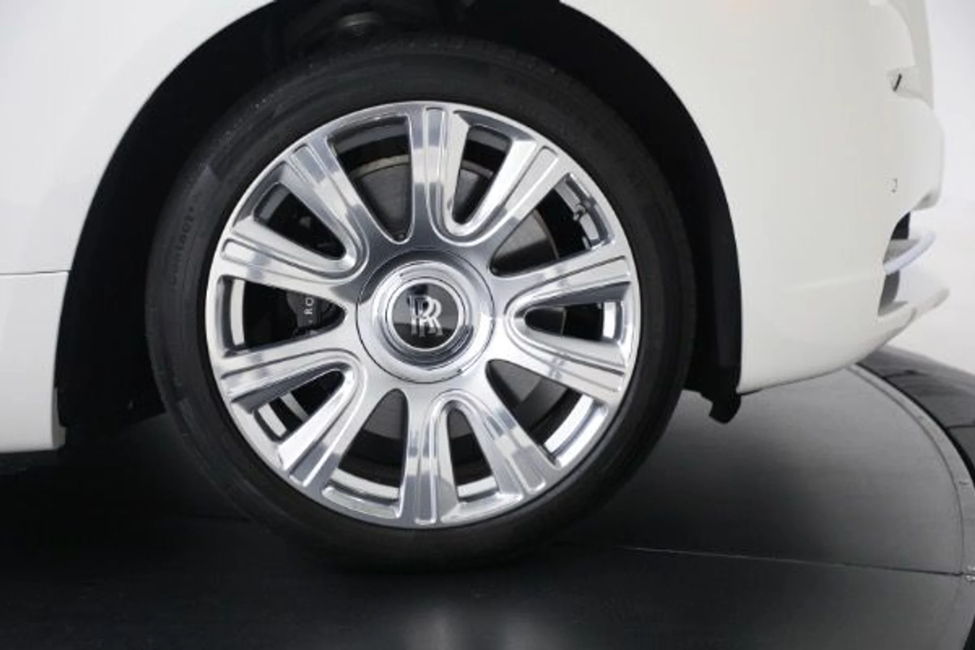 mph027_954896192_Used_2018_Rolls_Royce_Dawn_b6ee0f5812