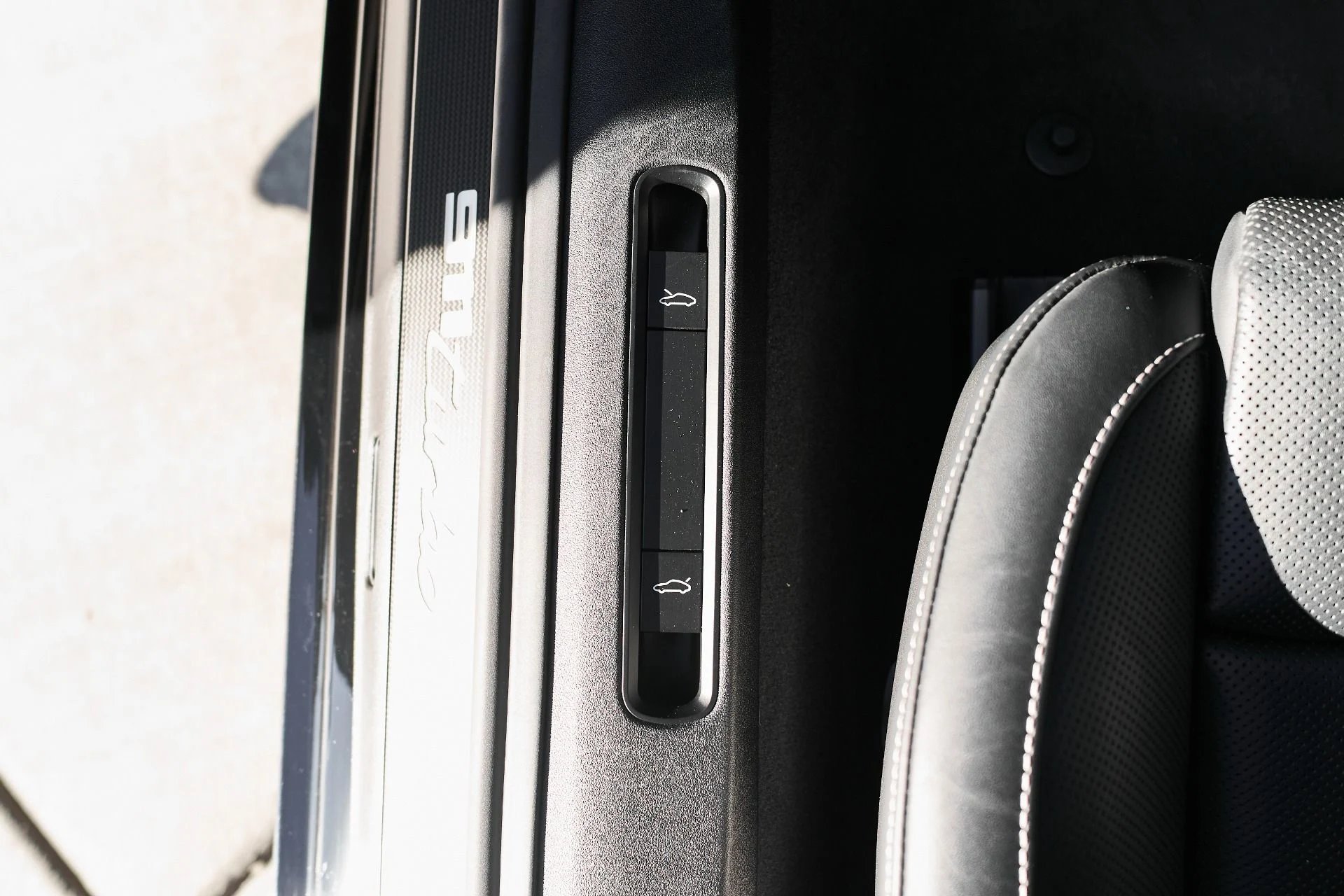 mph027_956870324_Used_2024_Porsche_911_Turbo_1765937786_4729b0a4be