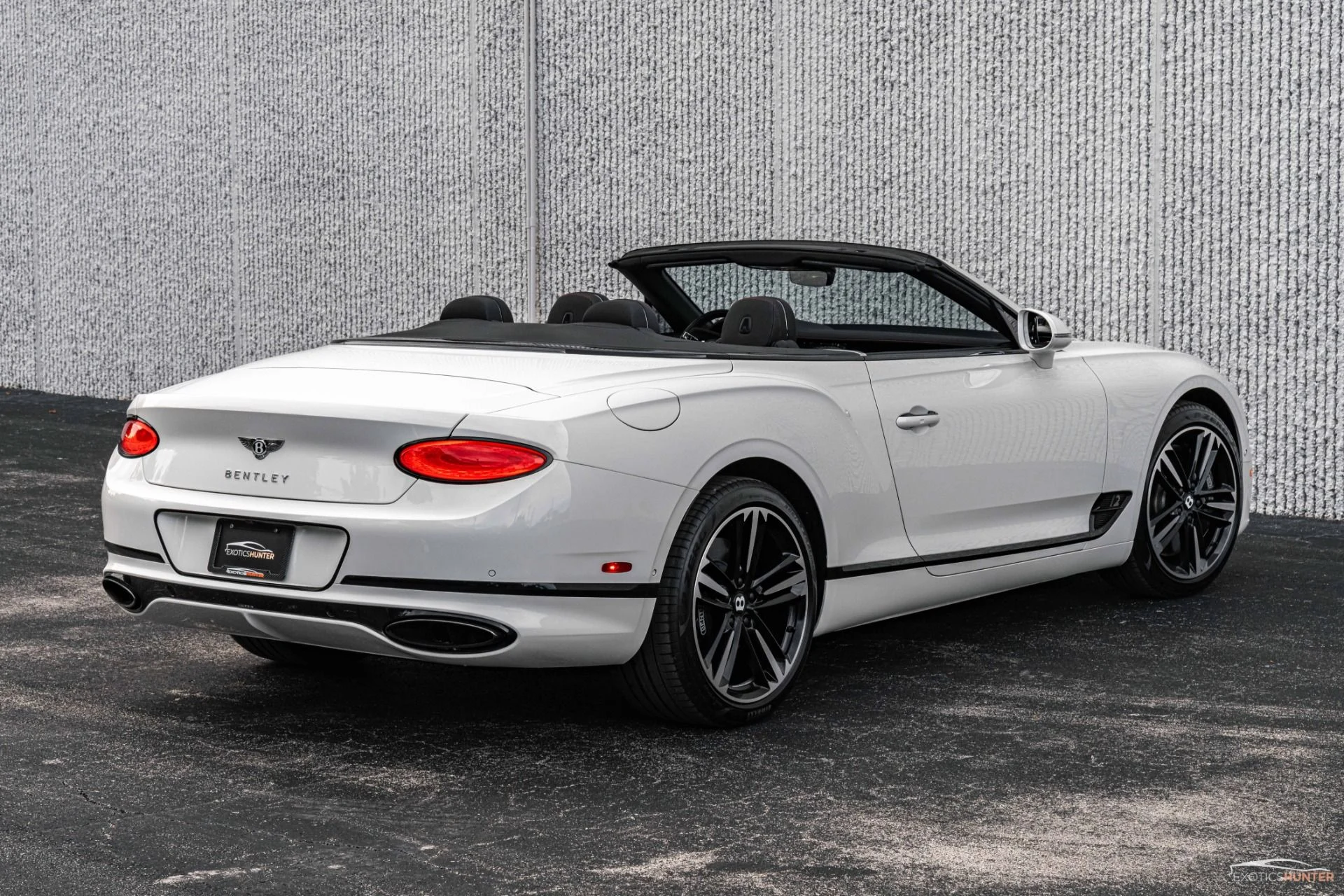 mph027_970013733_Used_2020_Bentley_Continental_GTC_280_K_MSRP_Mulliner_Blackline_Rotating_Display_1766938877_6d0cb34763