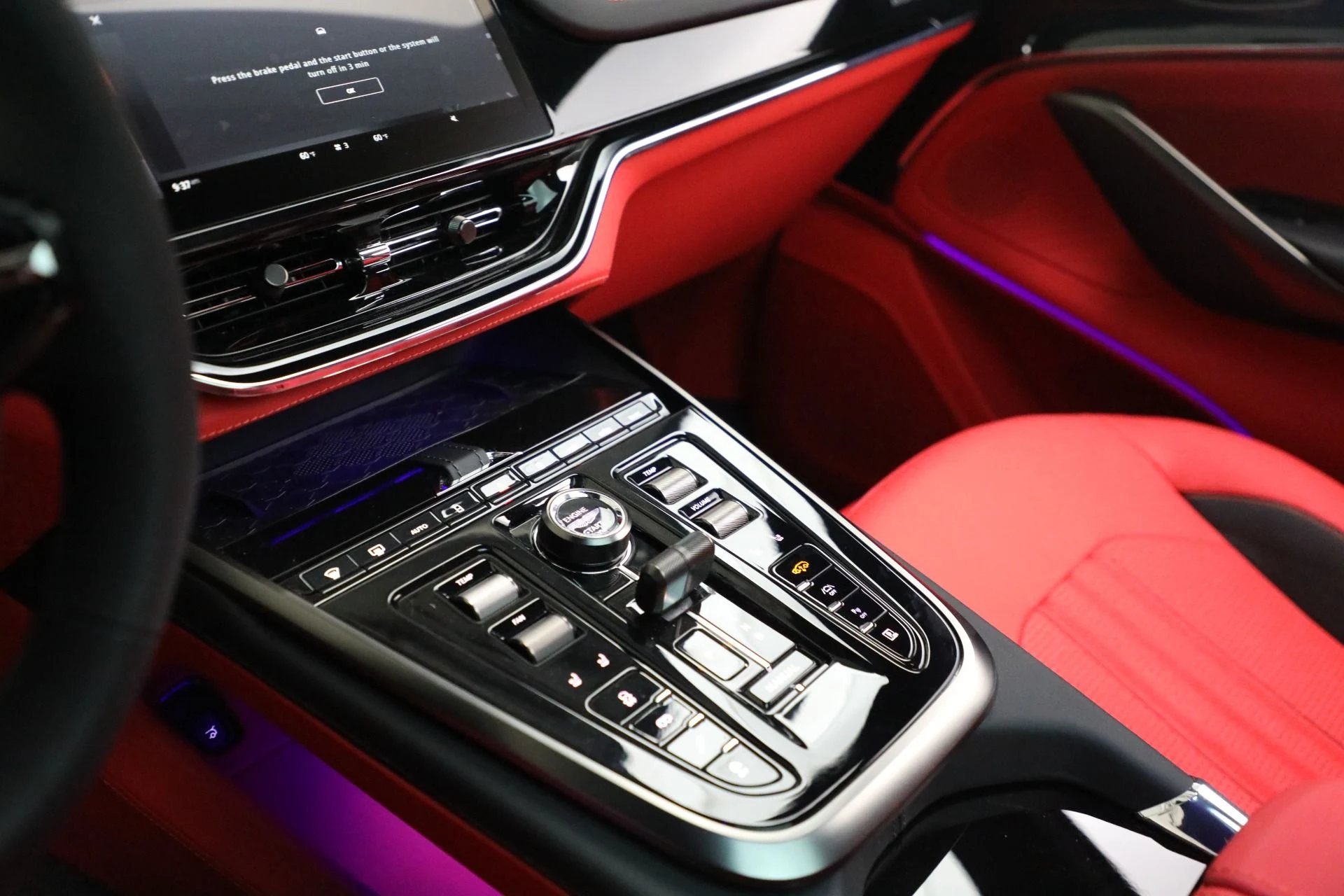 mph027_972793780_New_2025_Aston_Martin_DBX_707_0fc2aa47d1