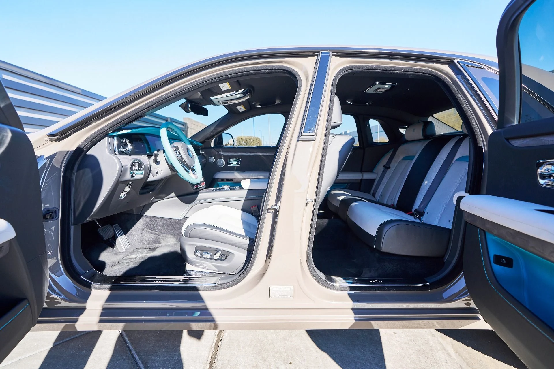 mph027_977474826_Used_2025_Rolls_Royce_Ghost_Base_1765592181_112114e5eb