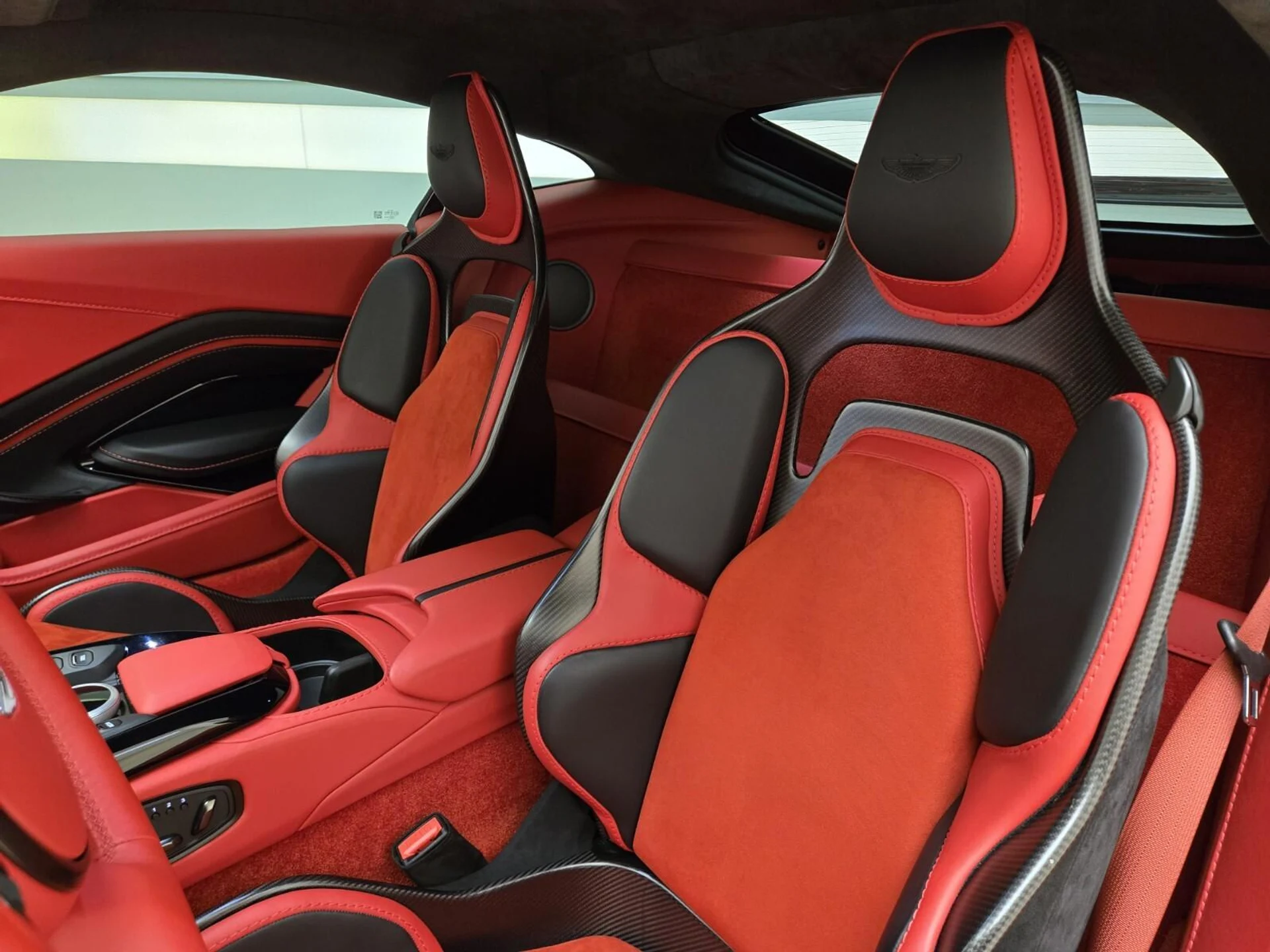 mph027_981894391_Used_2023_Aston_Martin_Vantage_1766214039_a868301bb5