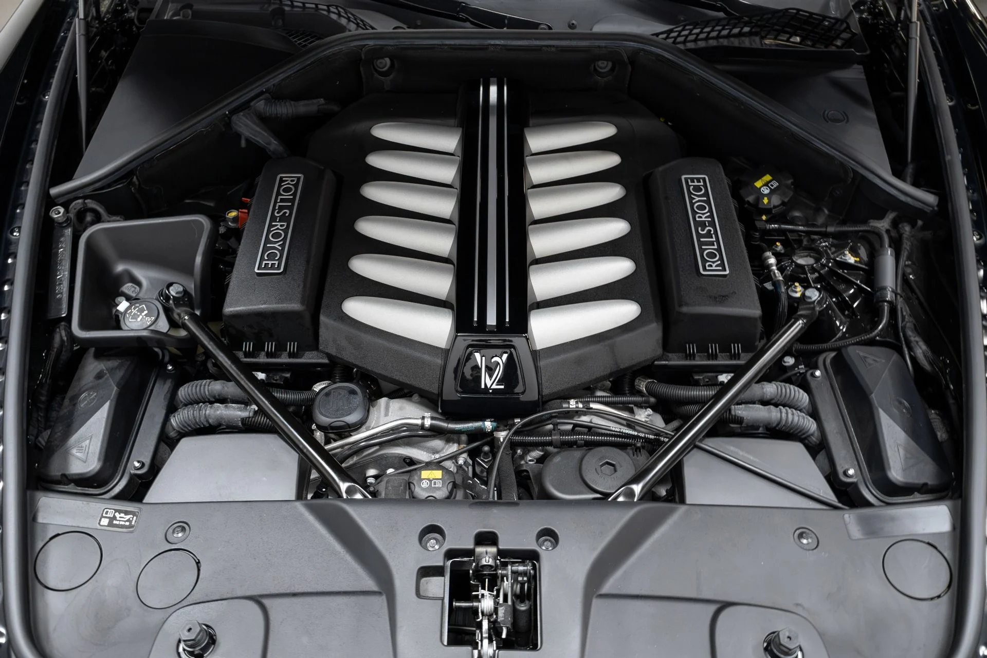 mph027_9829365_Used_2017_Rolls_Royce_Ghost_Black_Badge_1764012368_08bfe8b0fa