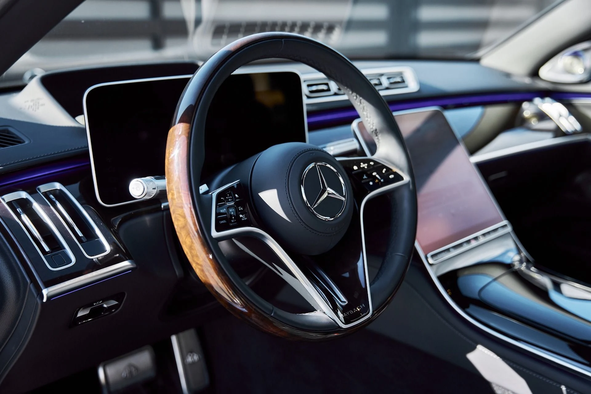 mph027_99999303_Used_2025_Mercedes_Benz_S_Class_Maybach_S_580_1769305294_656a2ebc52