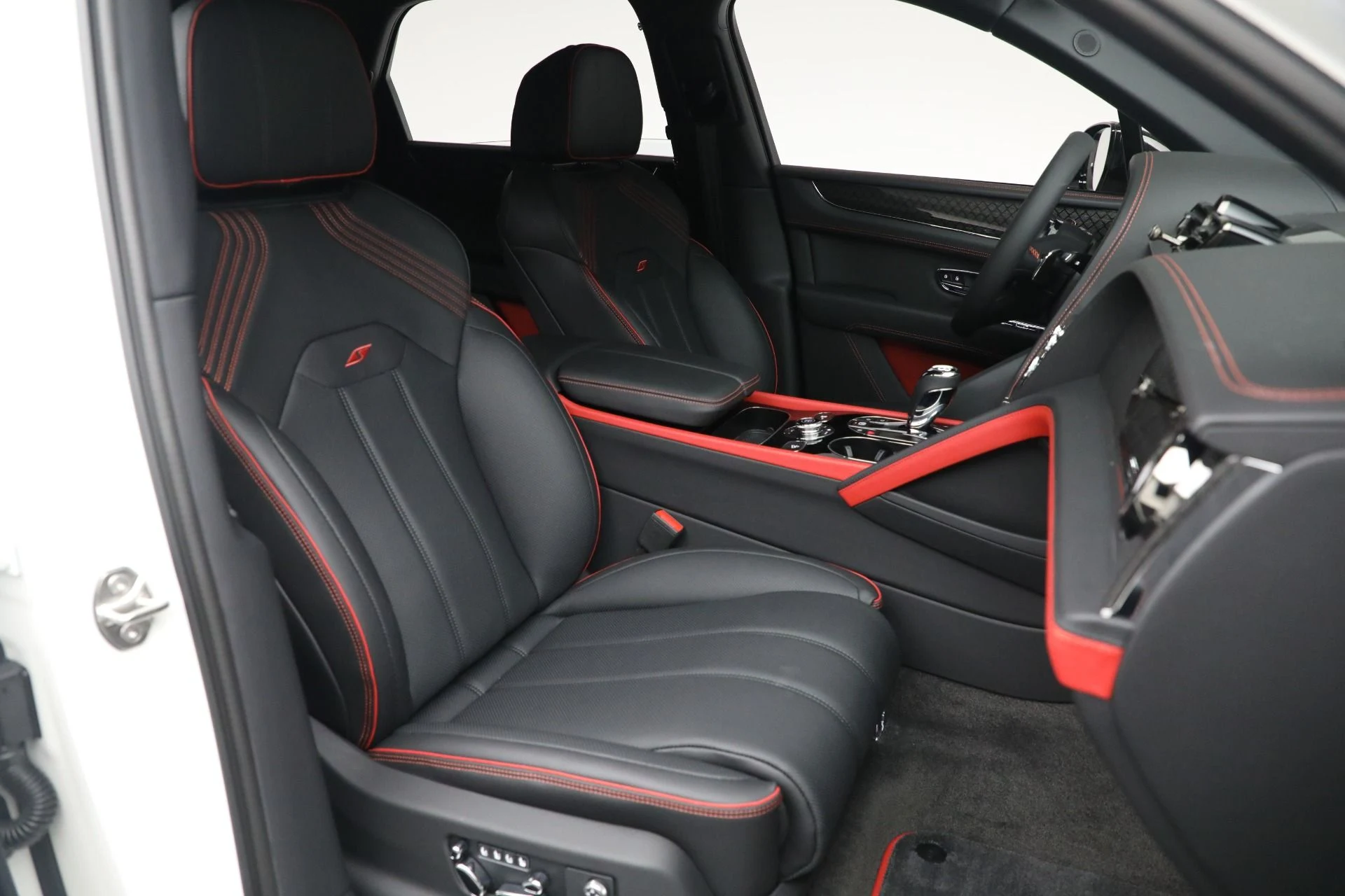 mph028_1000890619_New_2025_Bentley_Bentayga_S_Black_Edition_c498542c04