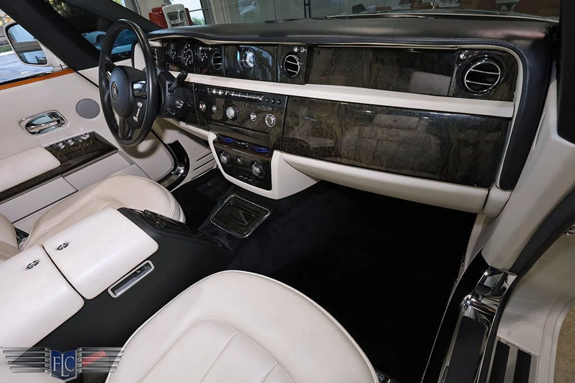 mph028_1002404654_used_2013_rolls_royce_phantom_drophead_coupe_9689_22223521_29_1024_d332673272