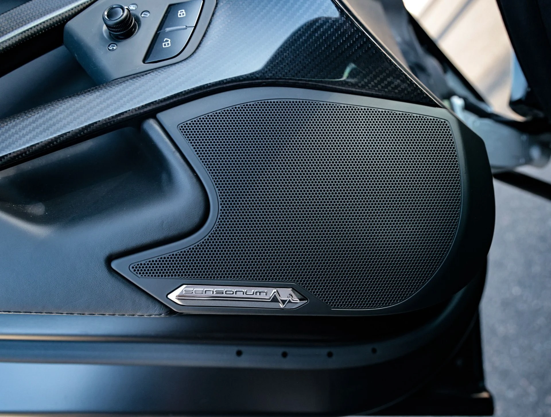 mph028_1014444463_Used_2018_Lamborghini_Aventador_S_1762208357_1367a9c74d