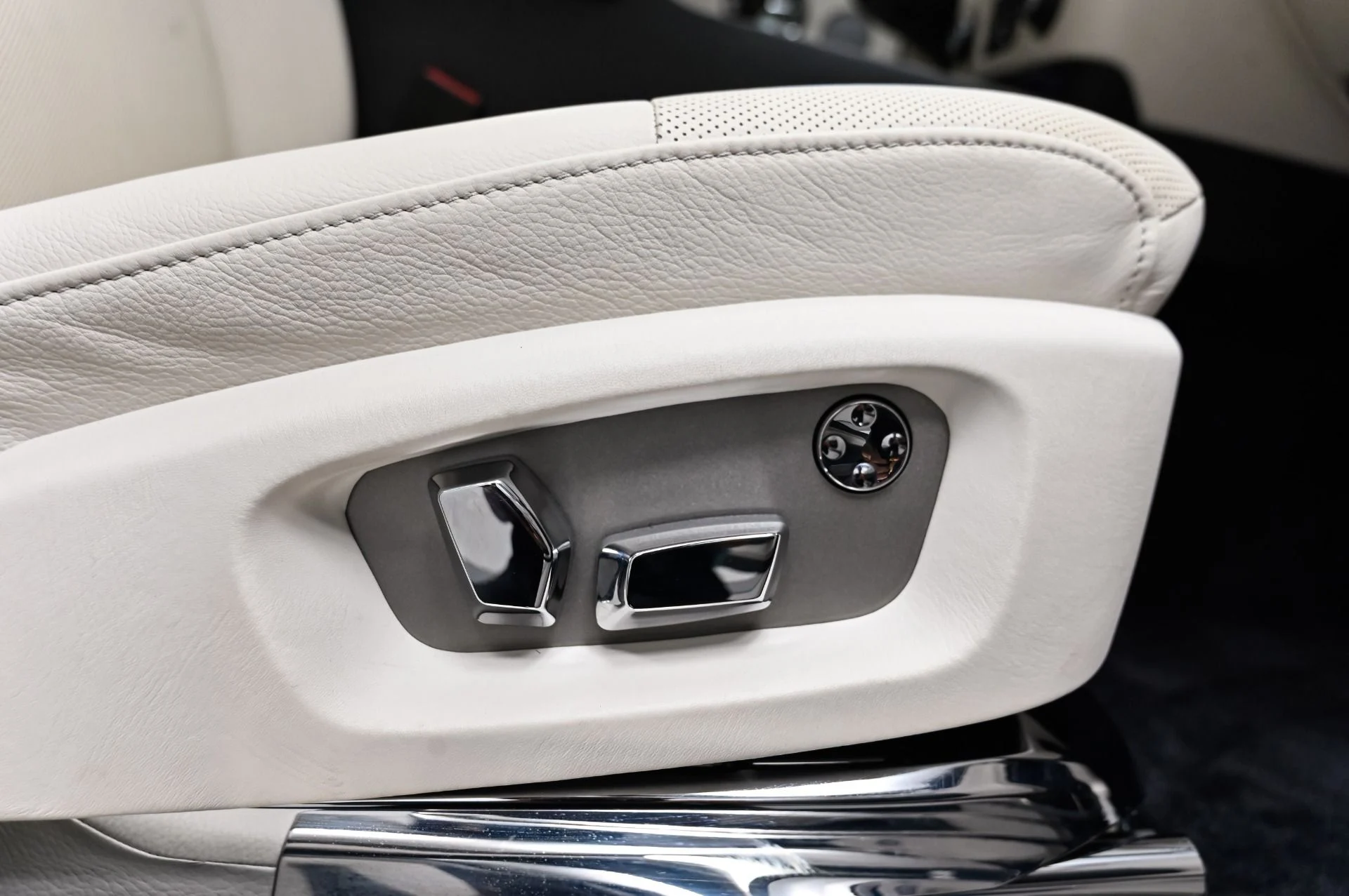 mph028_1015437127_Used_2012_Rolls_Royce_Ghost_Base_1789141578_2d66548e6f