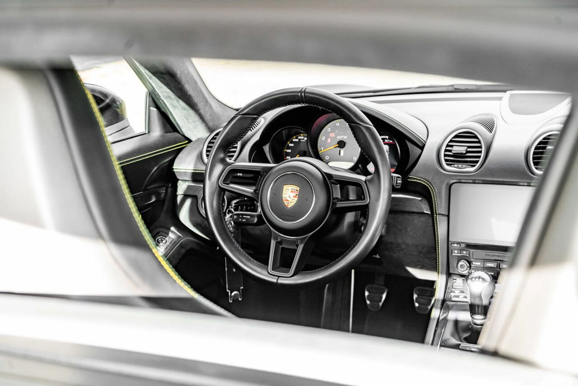 mph028_1022928109_porsche_718_cayman_2020_487f39cf16