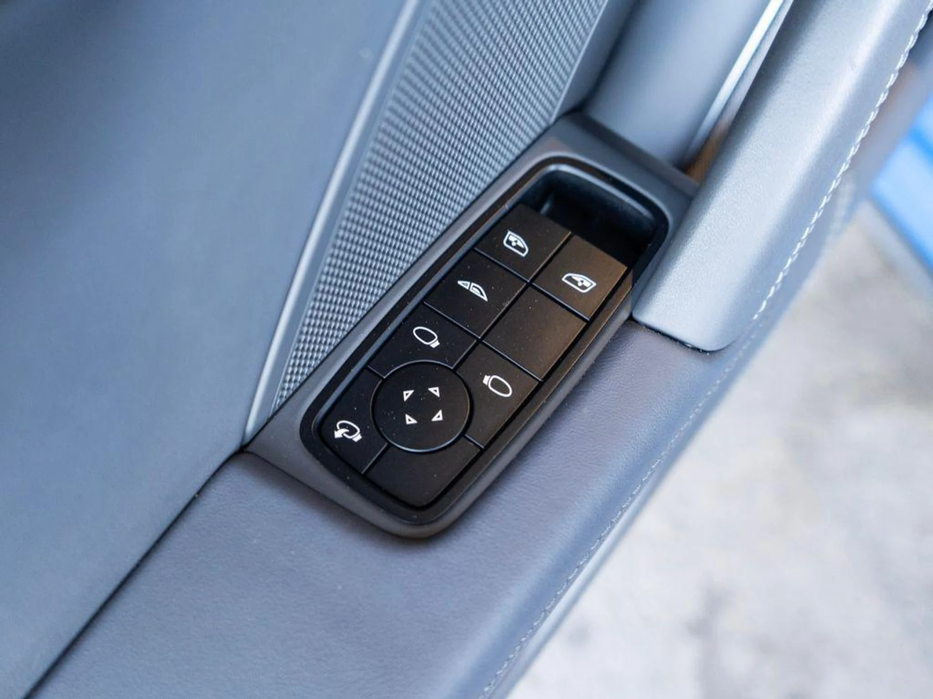 mph028_1023827935_z_Qo8_Yci4_VVX_18dxfrbgym_C4yhf_Y_bcdef48f07