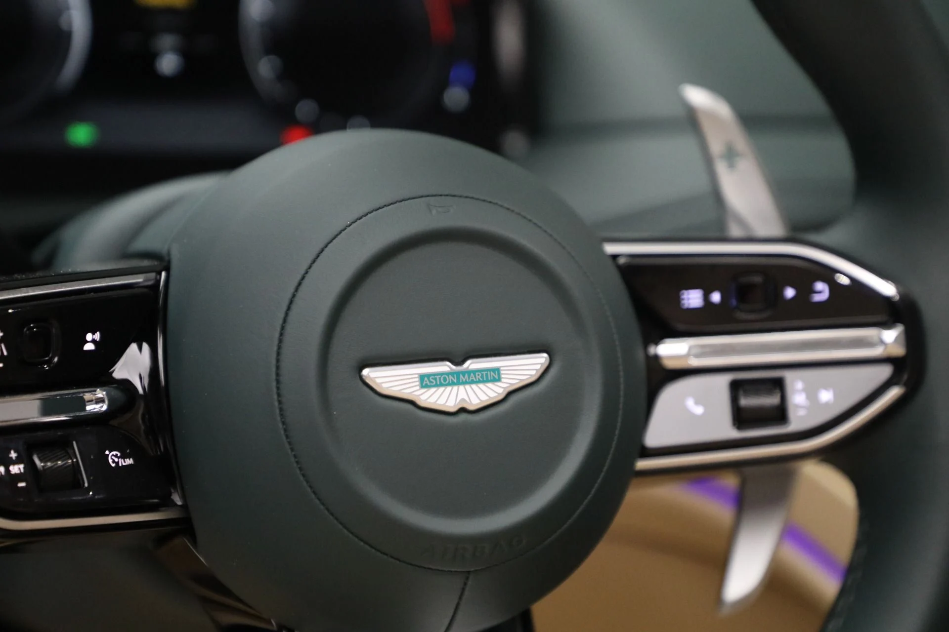 mph028_1025962105_New_2025_Aston_Martin_DB_12_Volante_a47512e80d
